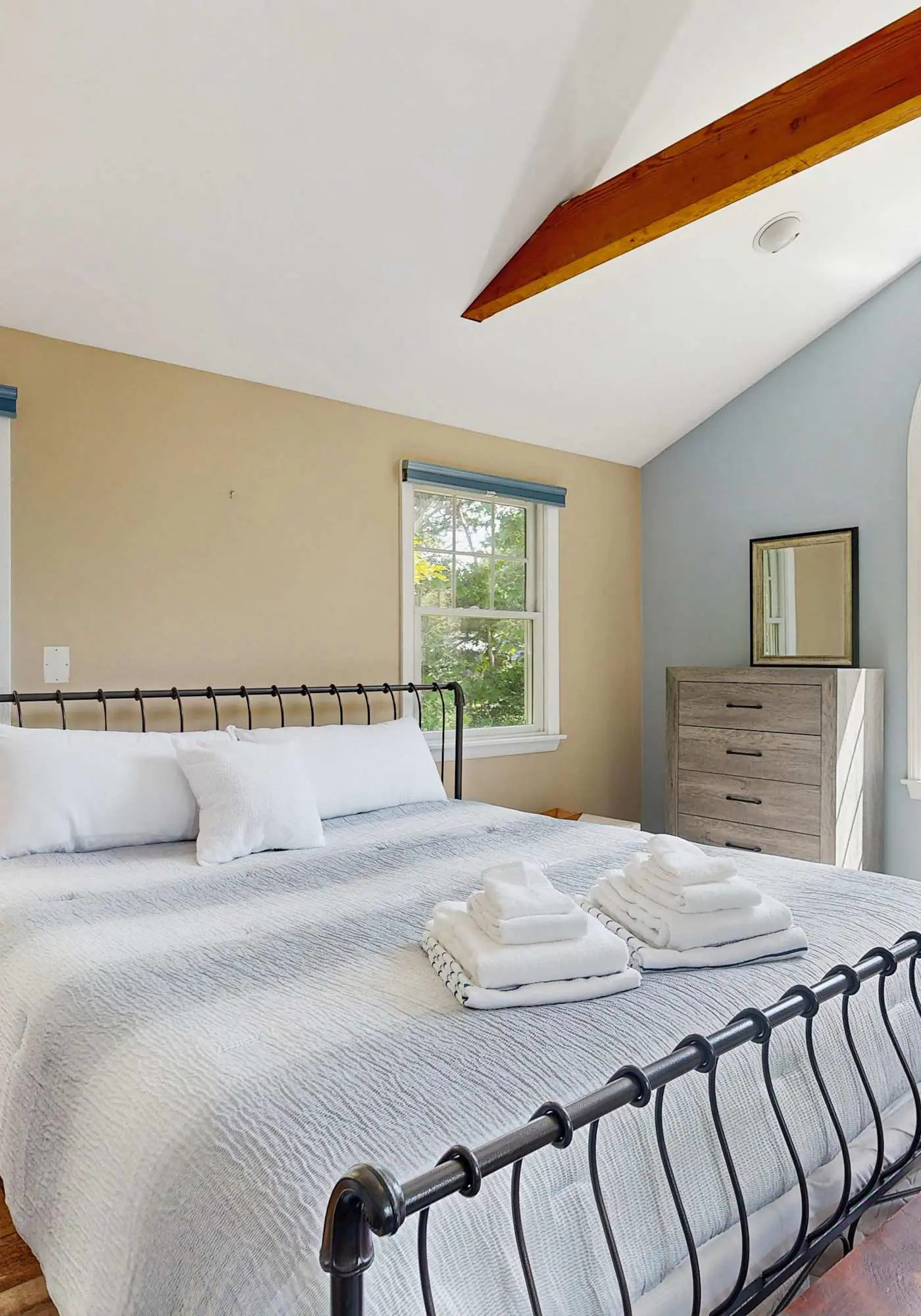 Massasoit Hills House, Close to Beach with AC, Yard & Deck