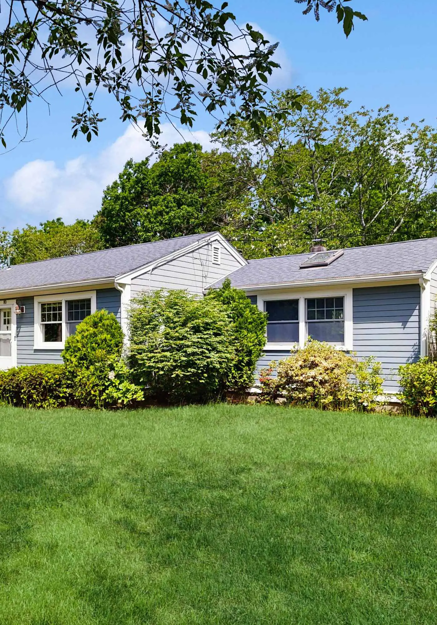 Massasoit Hills House, Close to Beach with AC, Yard & Deck
