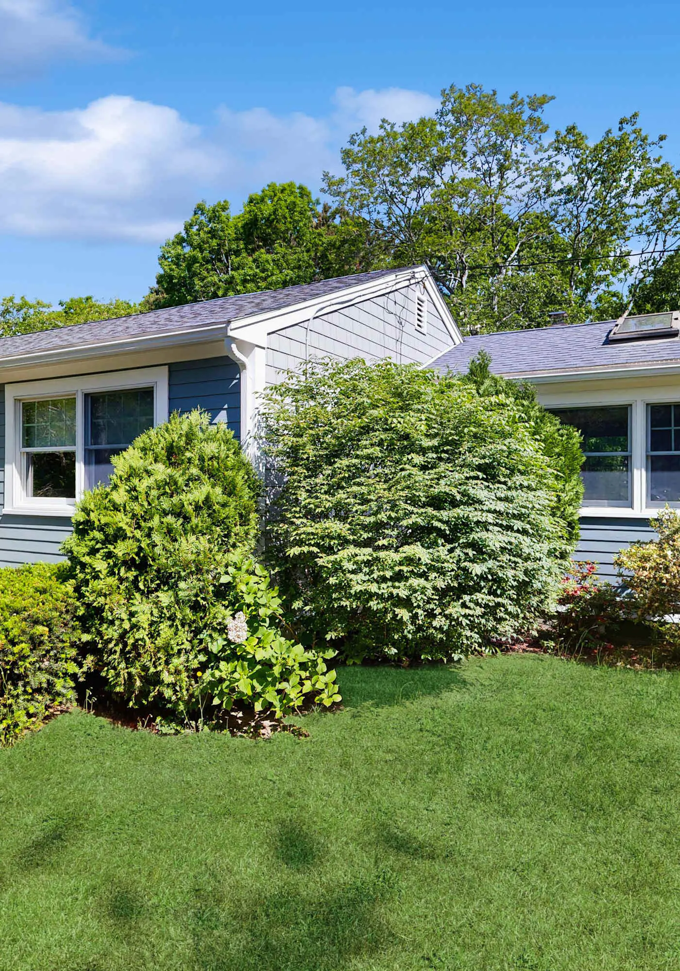 Massasoit Hills House, Close to Beach with AC, Yard & Deck