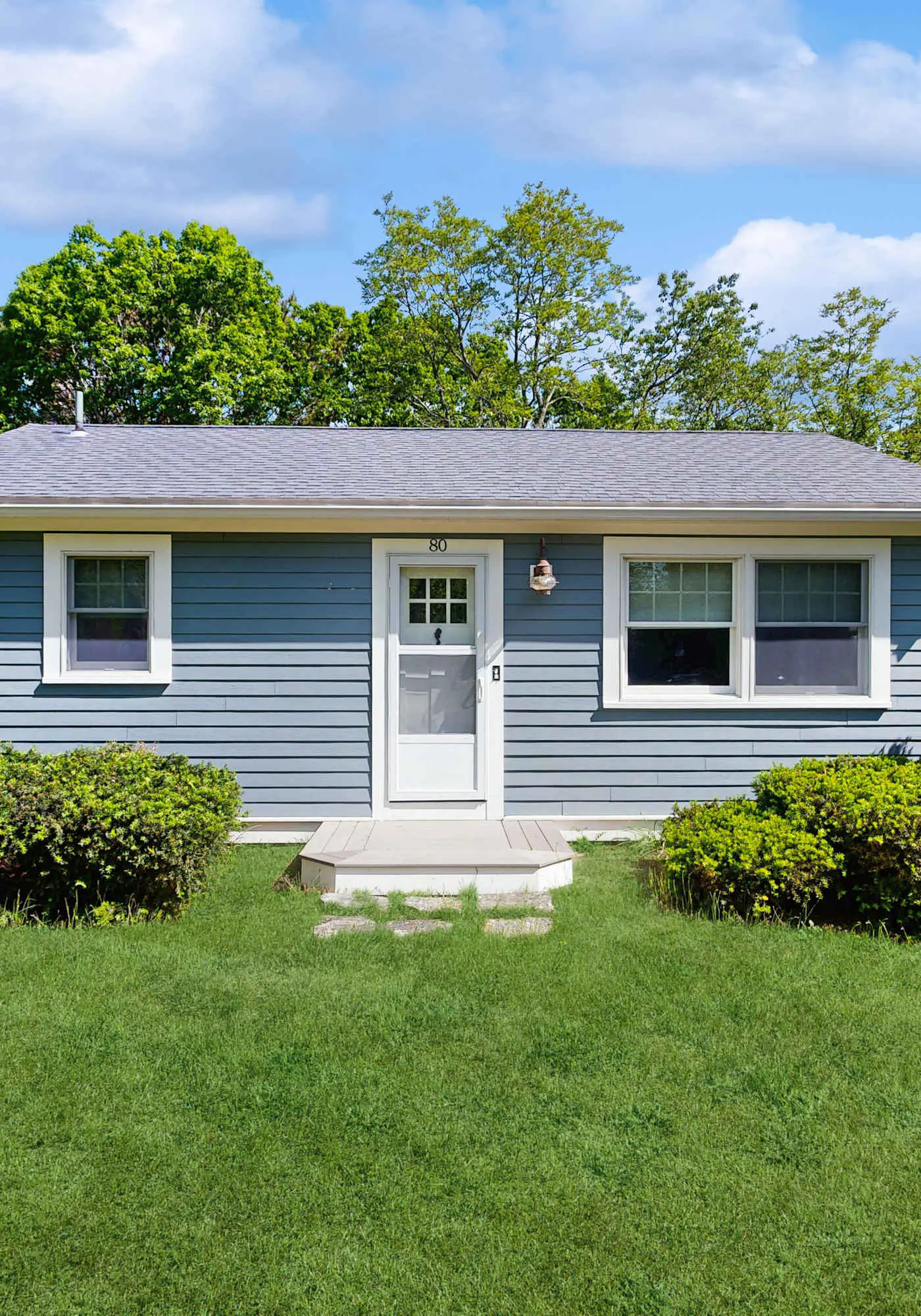 Massasoit Hills House, Close to Beach with AC, Yard & Deck