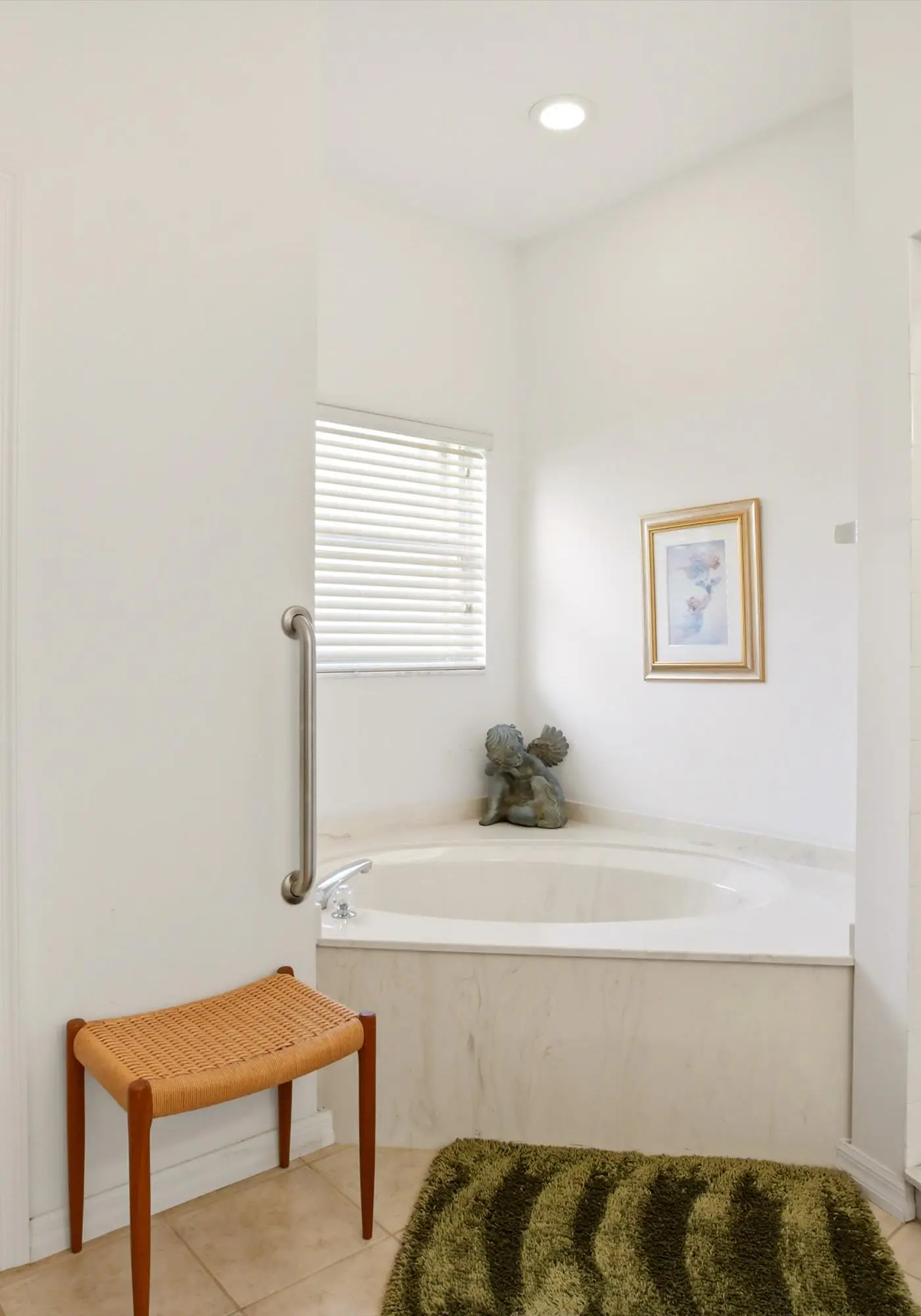 Gorgeous home with private pool & outdoor space, dock