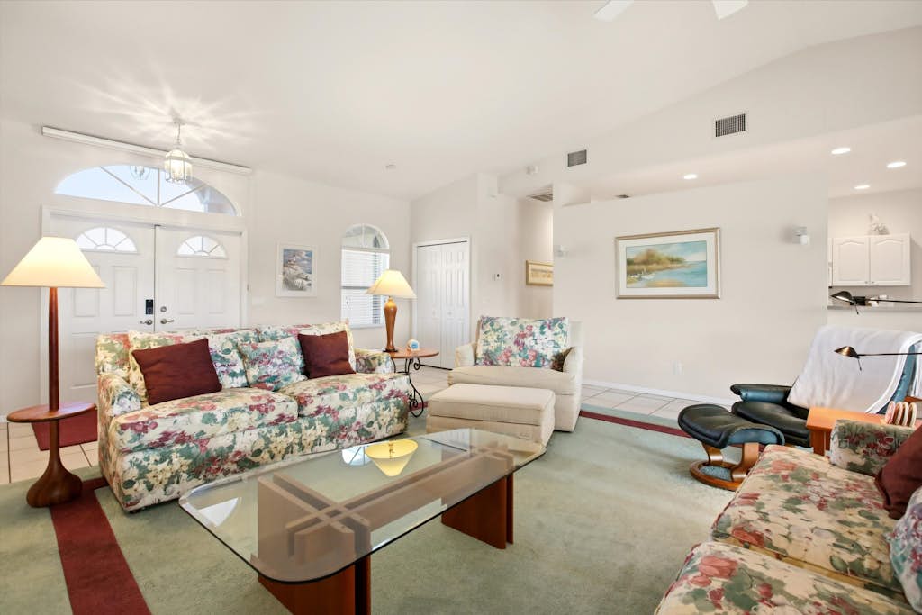 Gorgeous home with private pool & outdoor space, dock
