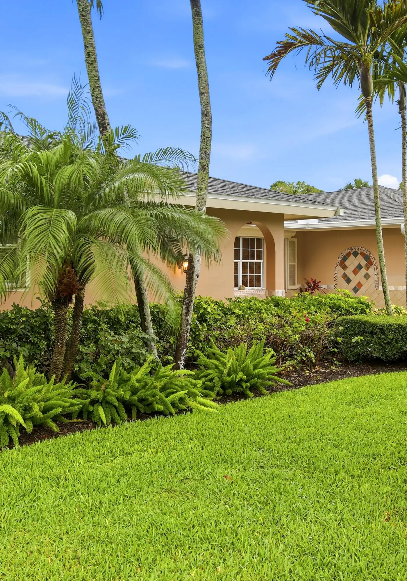 Spacious 3 Bedroom Naples Home with Private Pool and Near Ocean Access