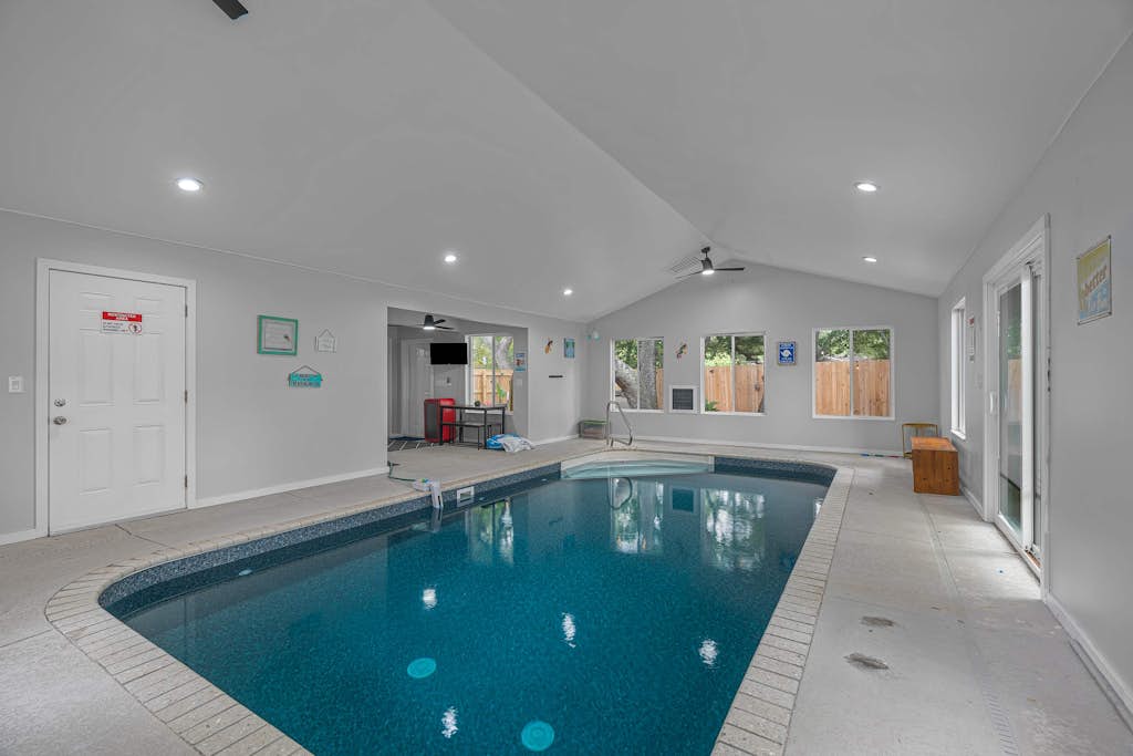 3BR Home, Indoor Pool, Hot Tub, Dog Friendly 
