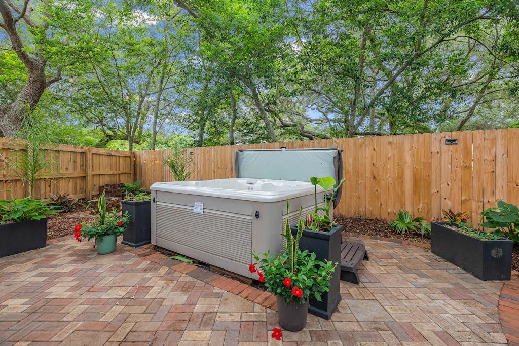3BR Home, Indoor Pool, Hot Tub, Dog Friendly 