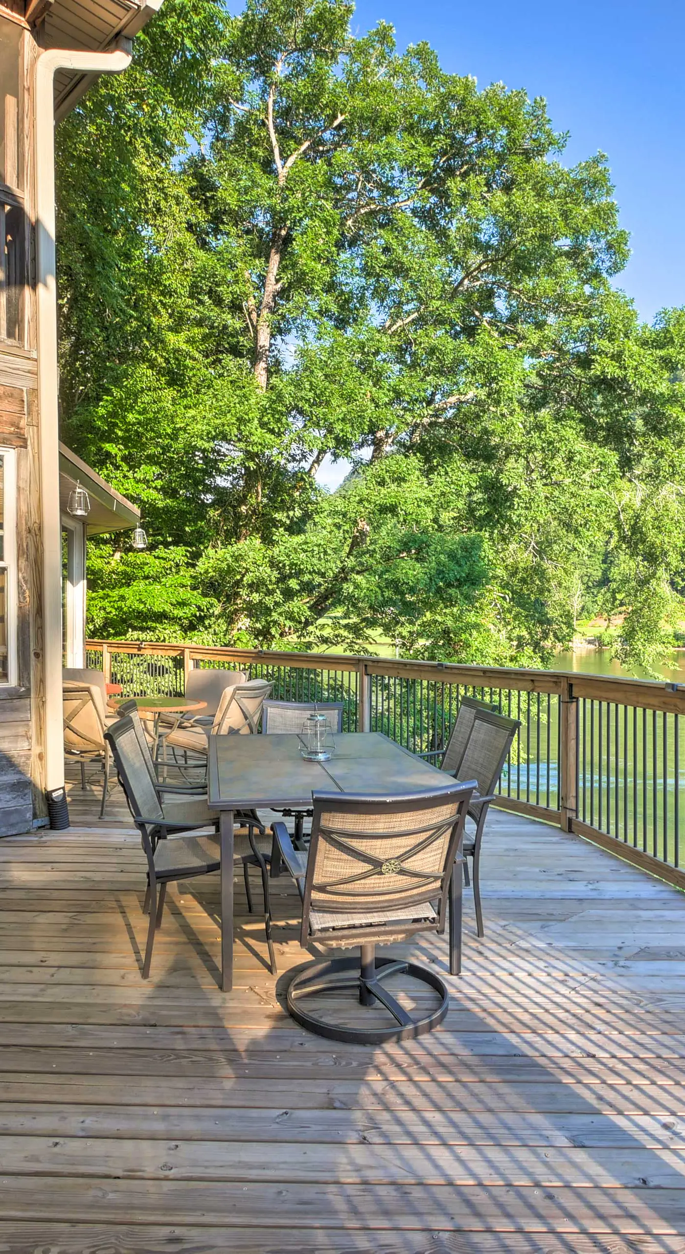 Tenn River Cabin w/ Hot Tub - 10 Mi to Chattanooga