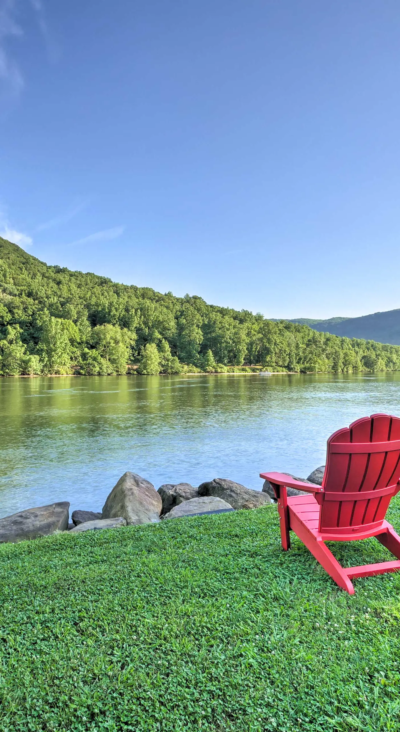 Tenn River Cabin w/ Hot Tub - 10 Mi to Chattanooga