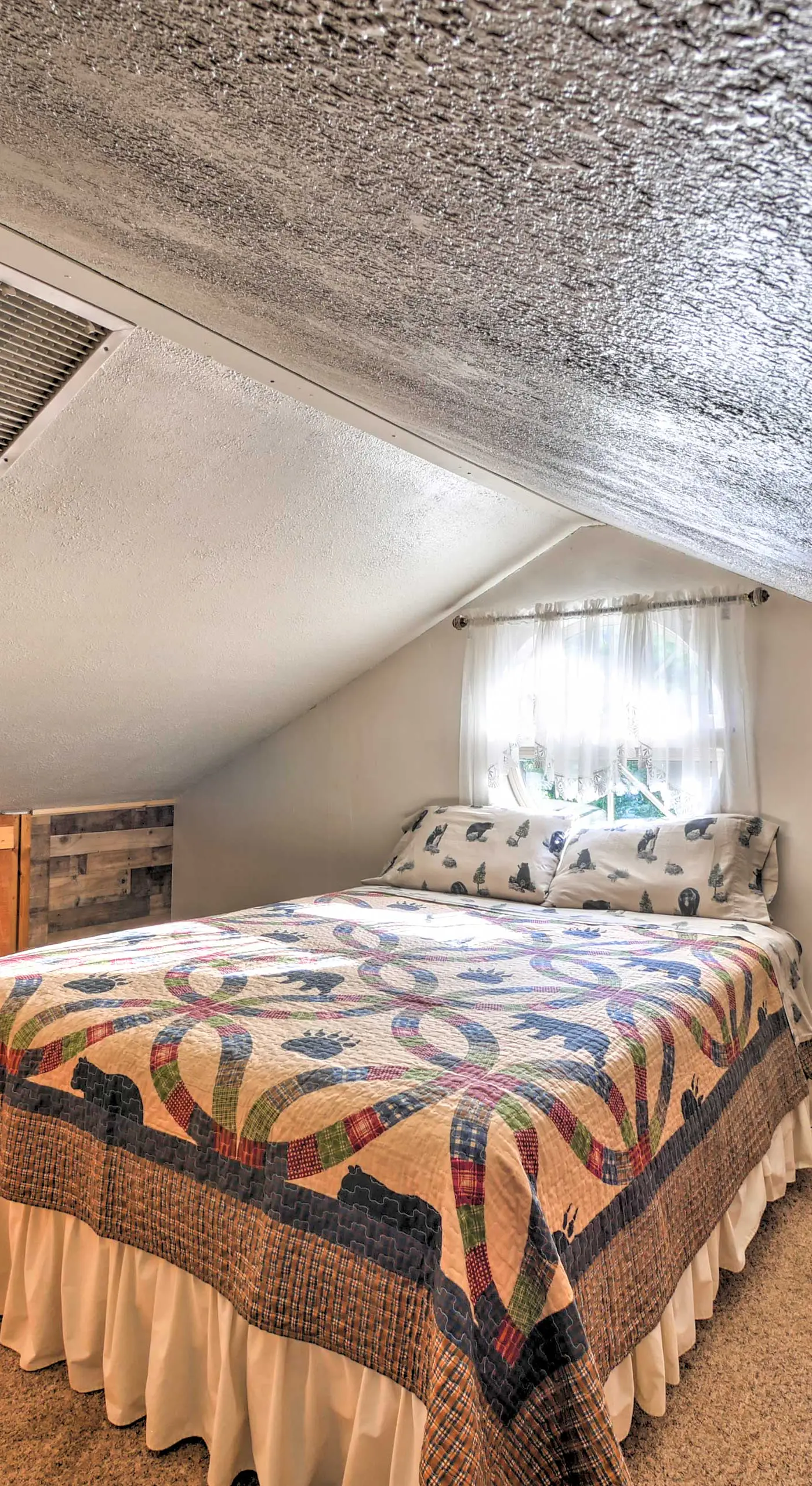 Tenn River Cabin w/ Hot Tub - 10 Mi to Chattanooga