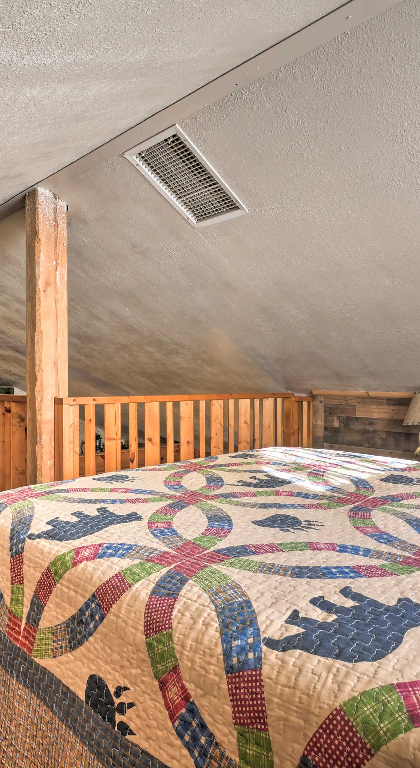Tenn River Cabin w/ Hot Tub - 10 Mi to Chattanooga