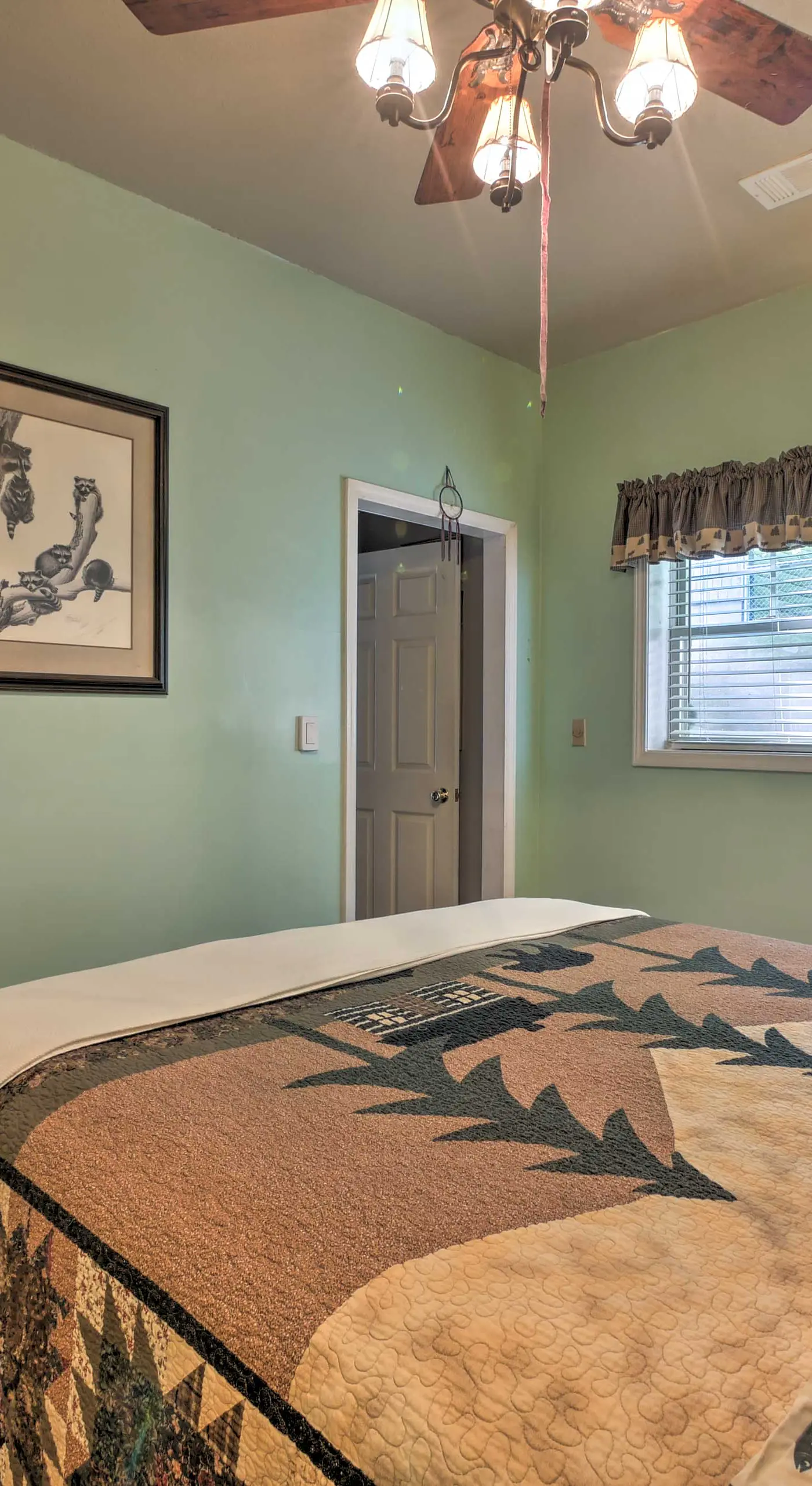 Tenn River Cabin w/ Hot Tub - 10 Mi to Chattanooga