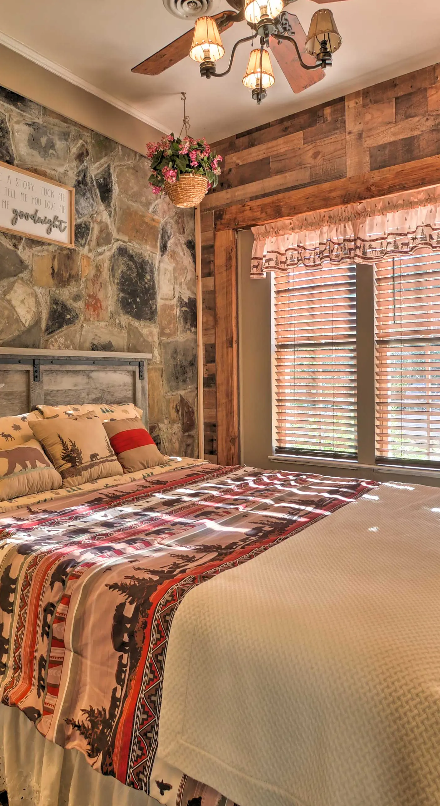 Tenn River Cabin w/ Hot Tub - 10 Mi to Chattanooga