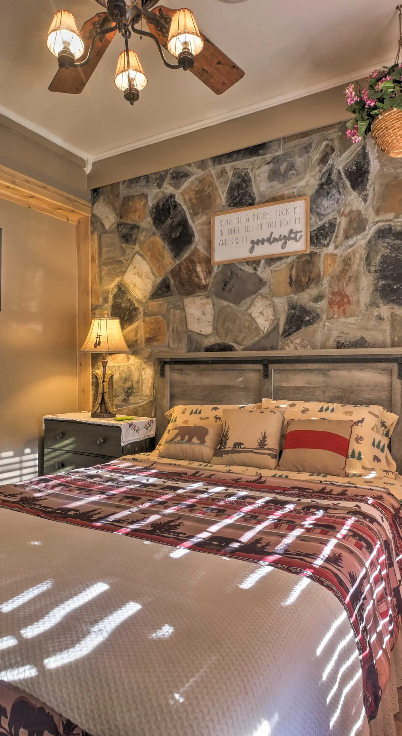 Tenn River Cabin w/ Hot Tub - 10 Mi to Chattanooga