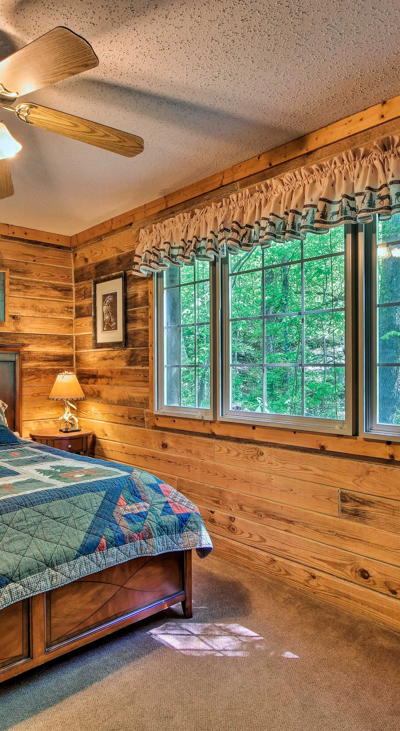 Tenn River Cabin w/ Hot Tub - 10 Mi to Chattanooga