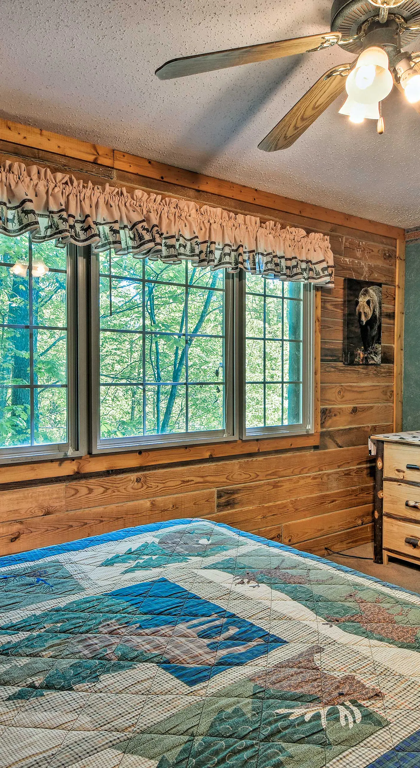 Tenn River Cabin w/ Hot Tub - 10 Mi to Chattanooga