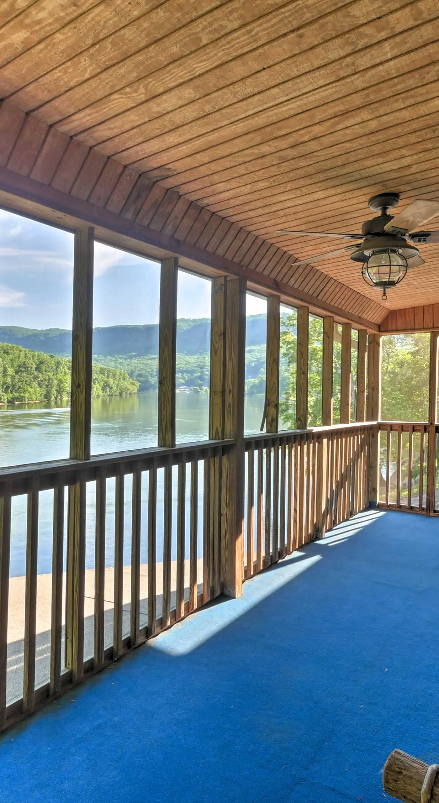 Tenn River Cabin w/ Hot Tub - 10 Mi to Chattanooga
