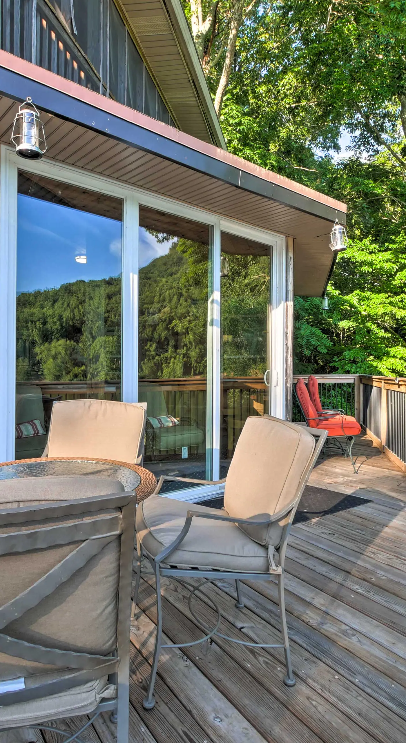Tenn River Cabin w/ Hot Tub - 10 Mi to Chattanooga