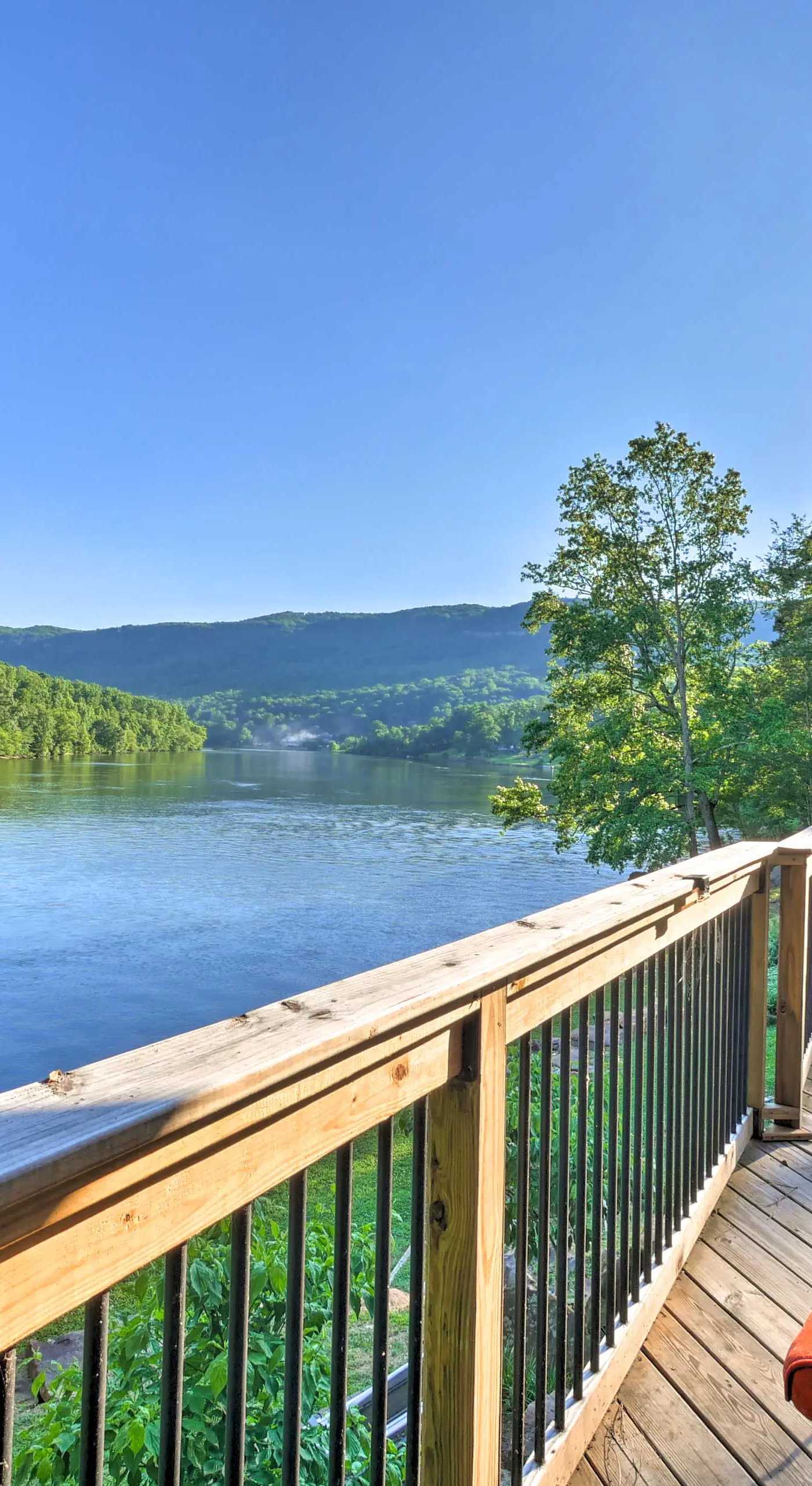 Tenn River Cabin w/ Hot Tub - 10 Mi to Chattanooga