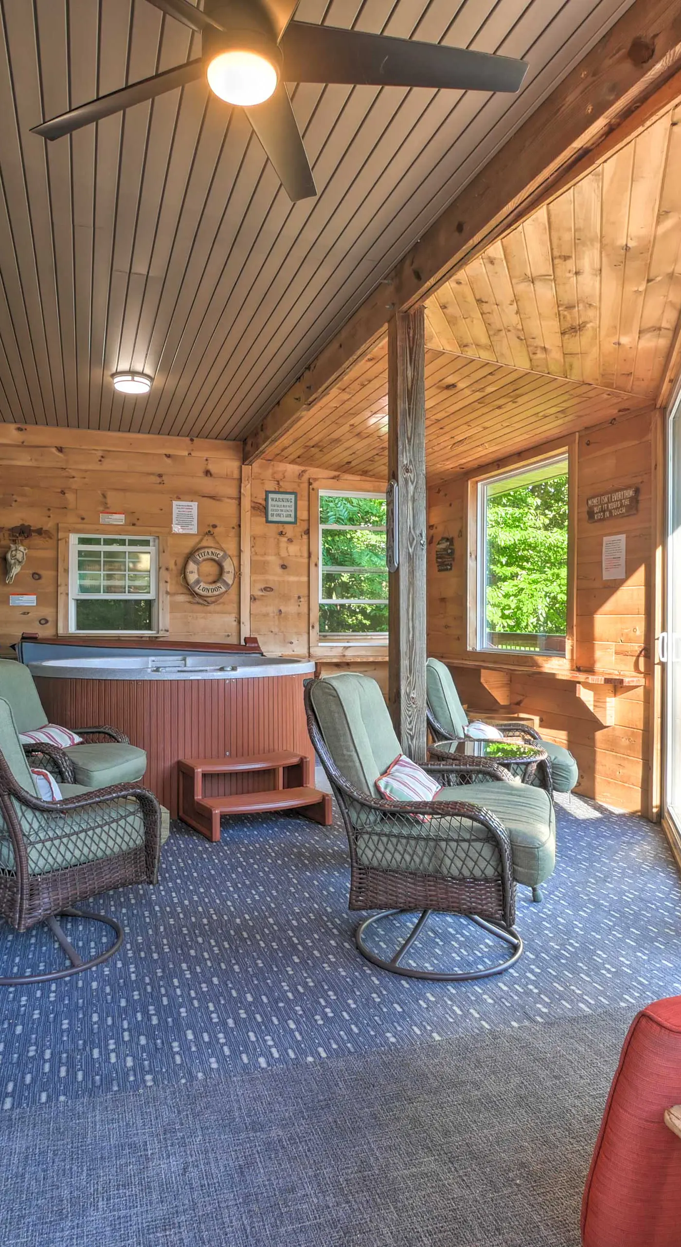 Tenn River Cabin w/ Hot Tub - 10 Mi to Chattanooga