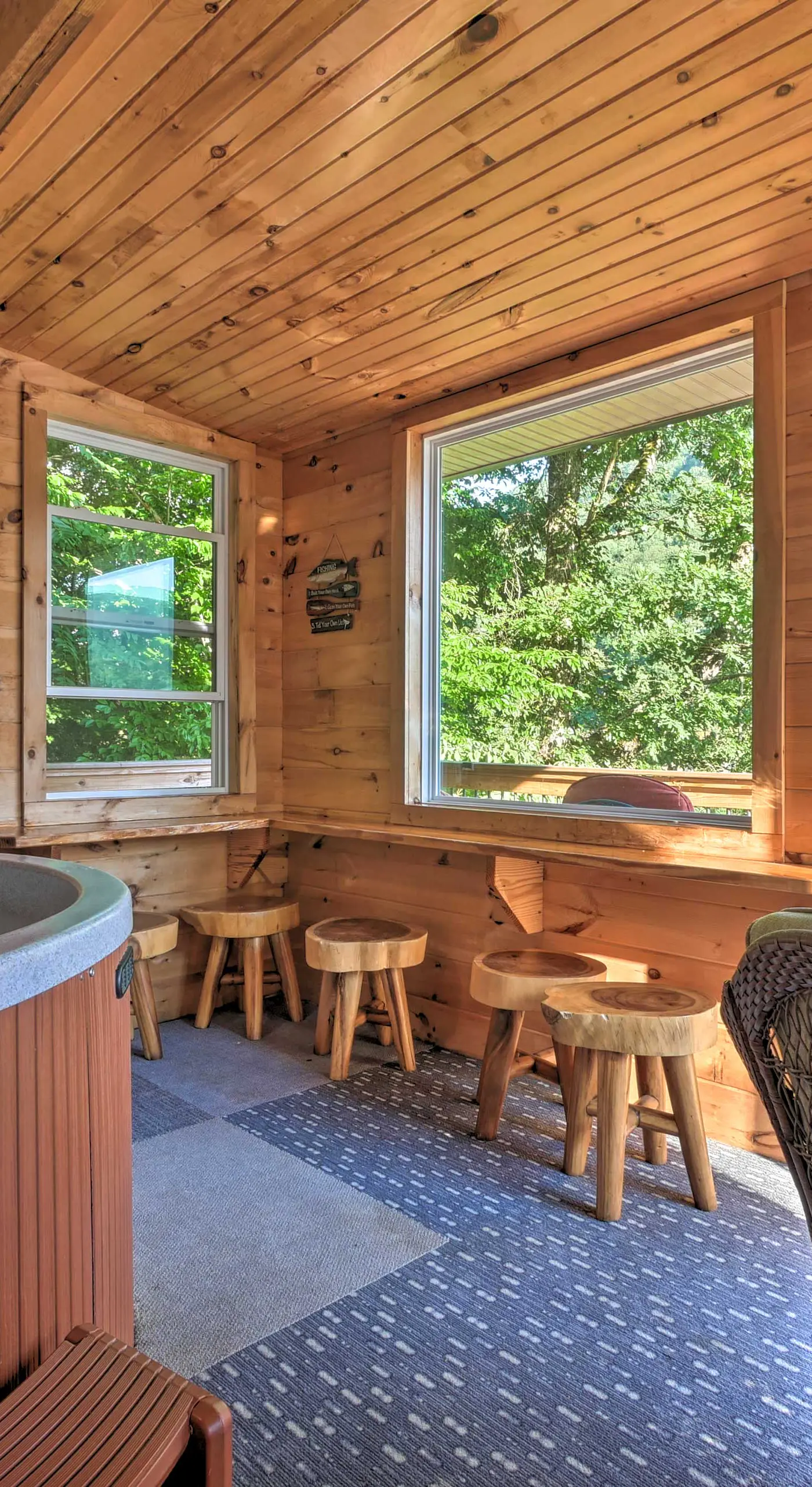 Tenn River Cabin w/ Hot Tub - 10 Mi to Chattanooga