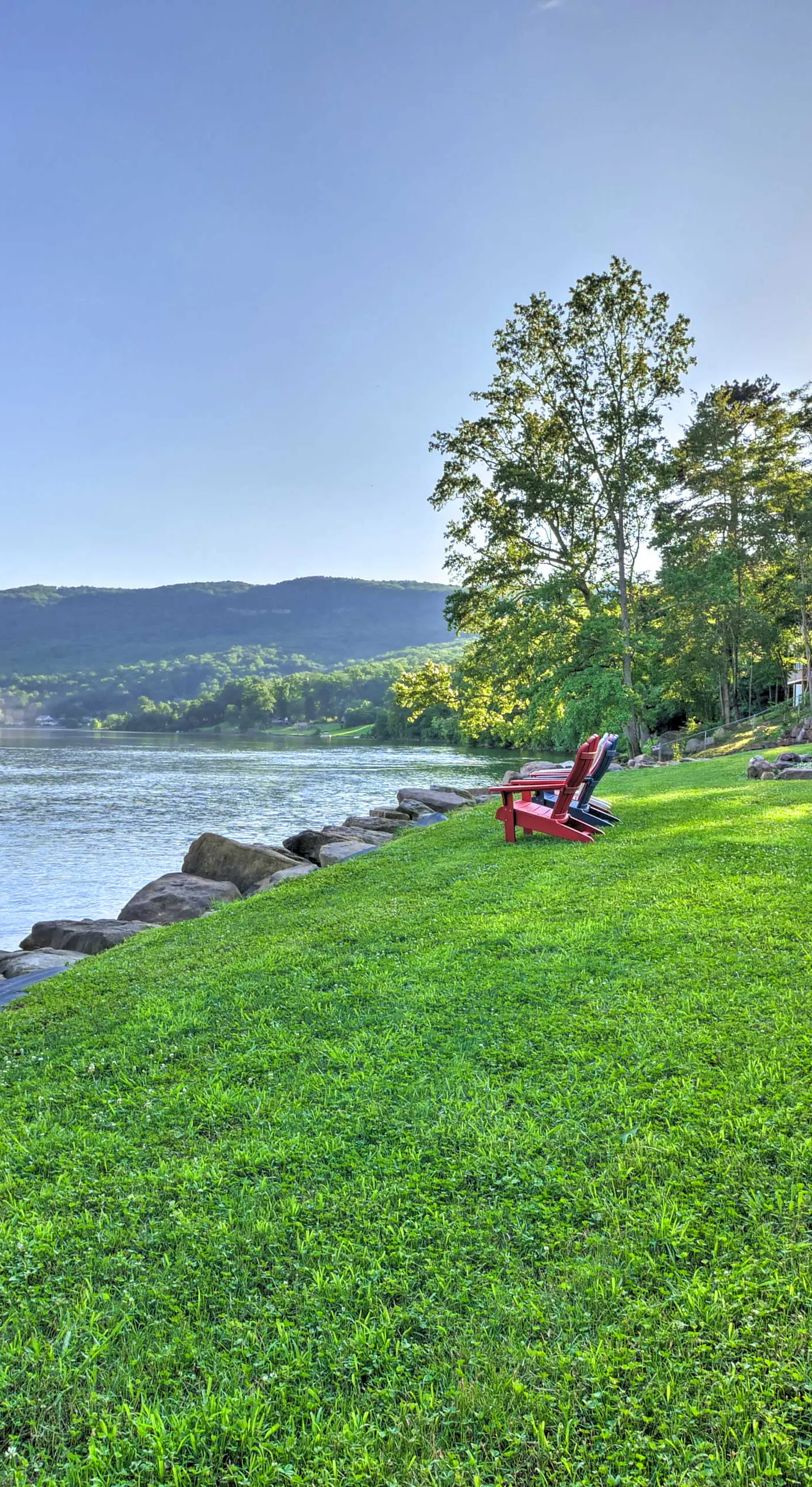 Tenn River Cabin w/ Hot Tub - 10 Mi to Chattanooga