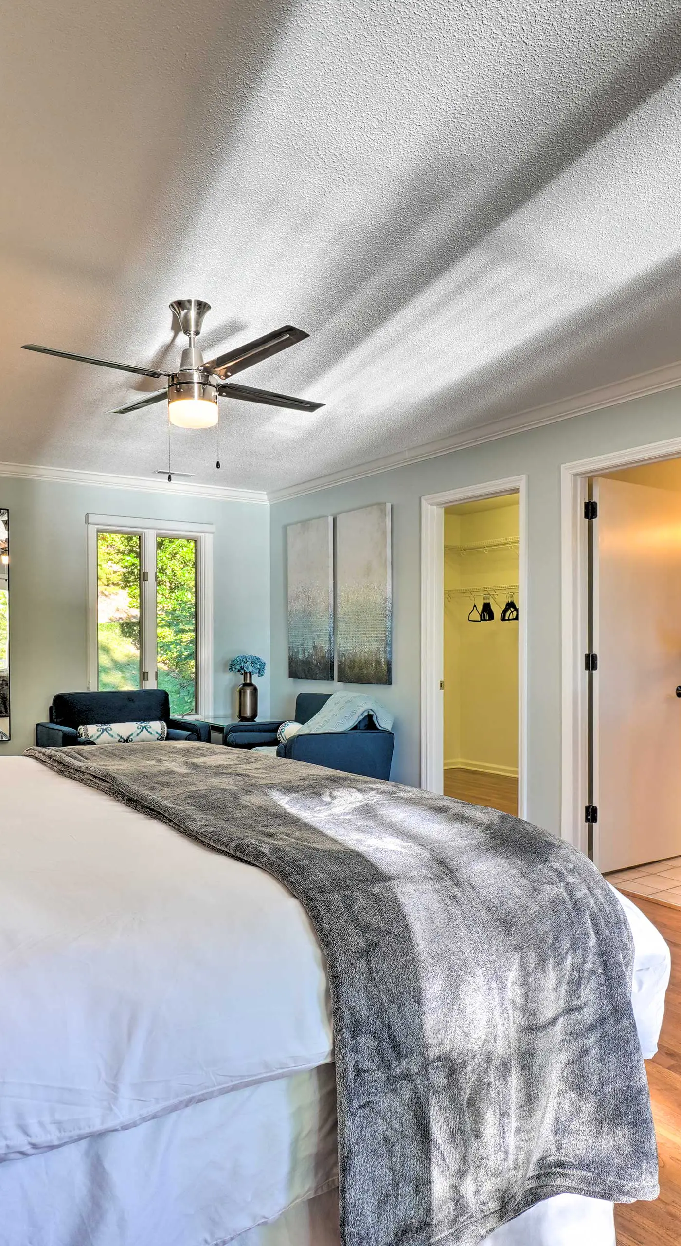Luxe Lake Chickamauga Retreat w/ Boat Dock!