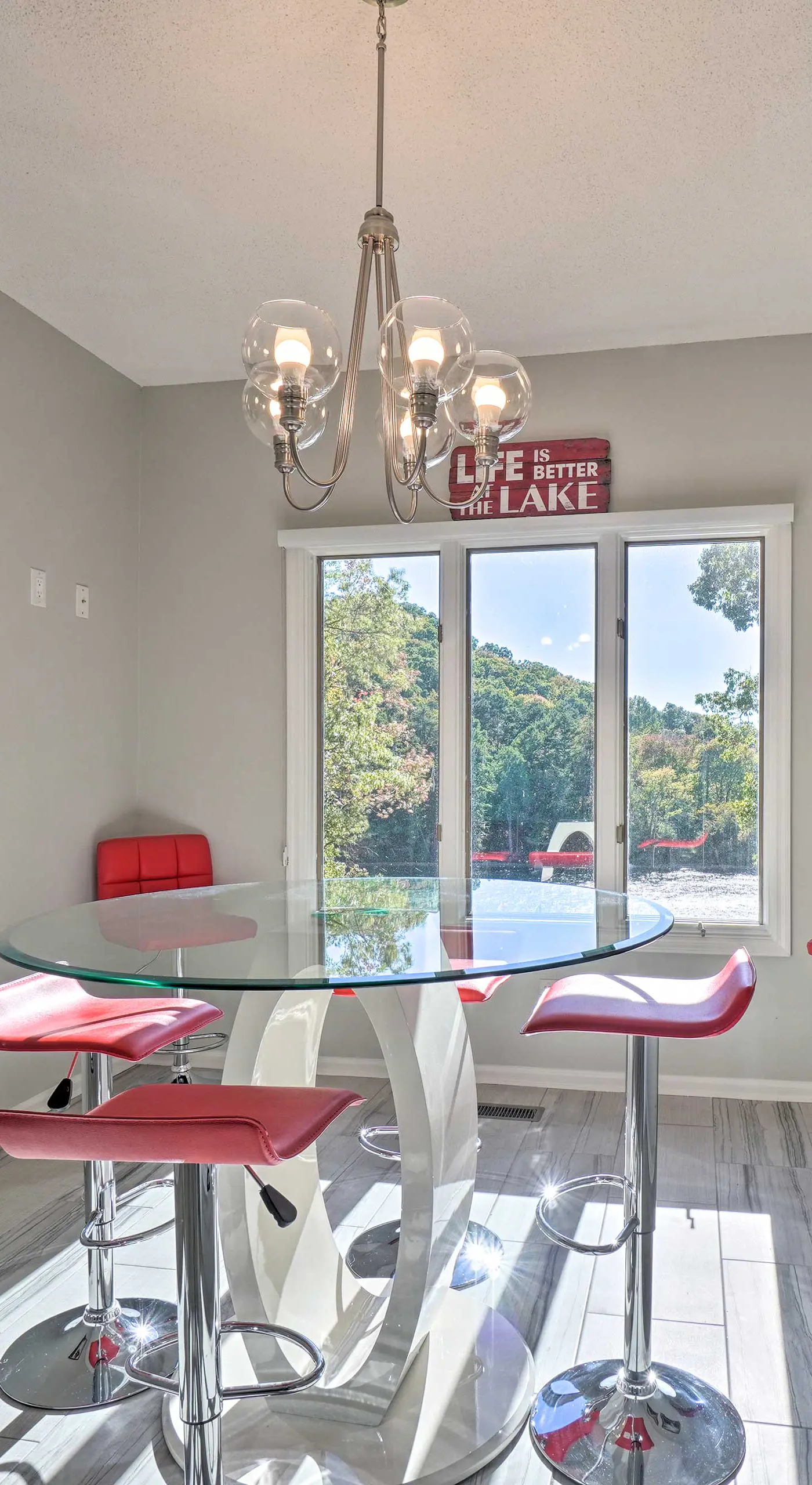 Luxe Lake Chickamauga Retreat w/ Boat Dock!