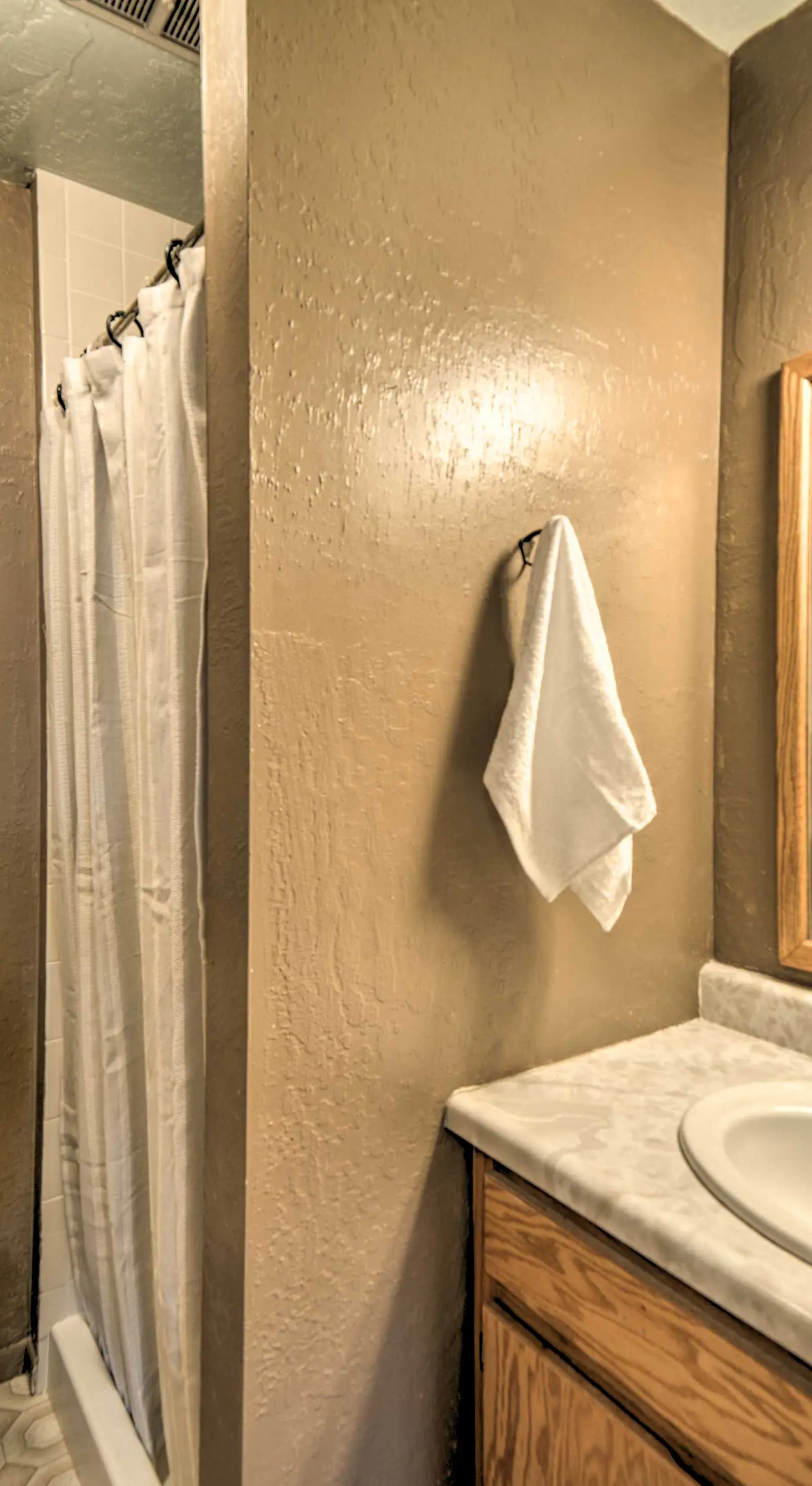 Cozy Durango Apt w/ Mtn View ~ 6 Mi to Downtown!