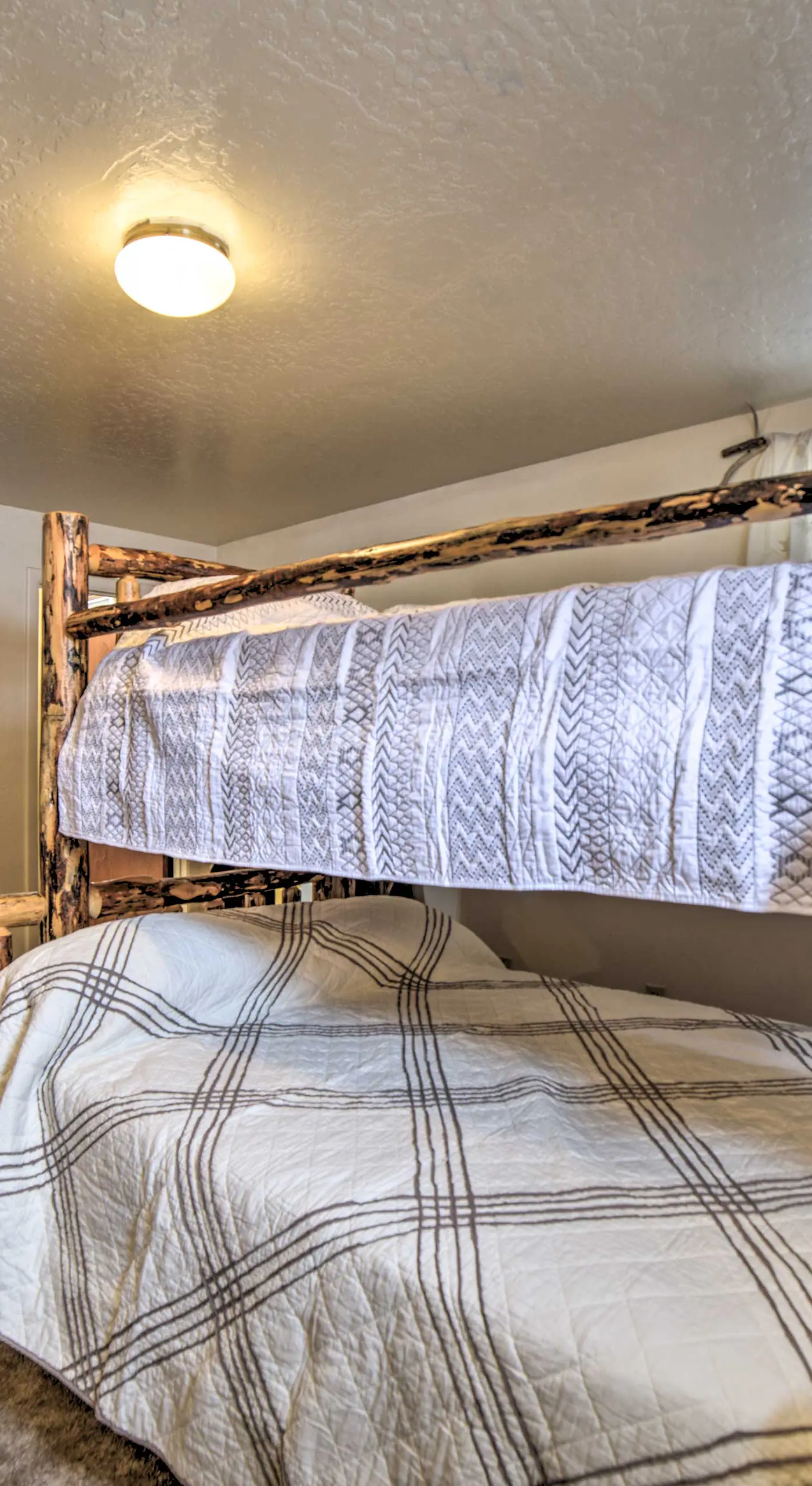 Cozy Durango Apt w/ Mtn View ~ 6 Mi to Downtown!