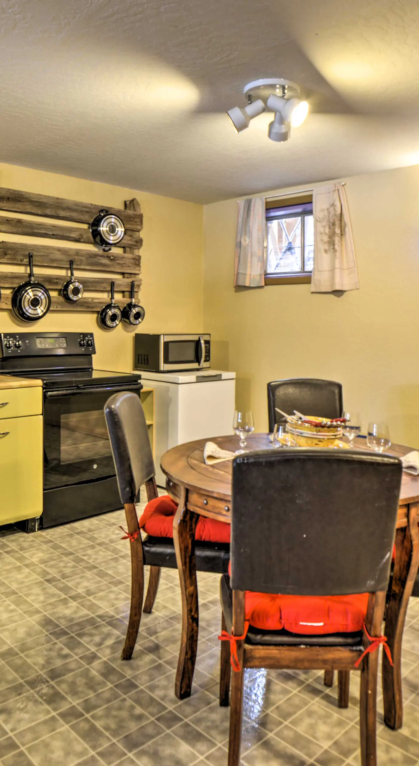 Cozy Durango Apt w/ Mtn View ~ 6 Mi to Downtown!