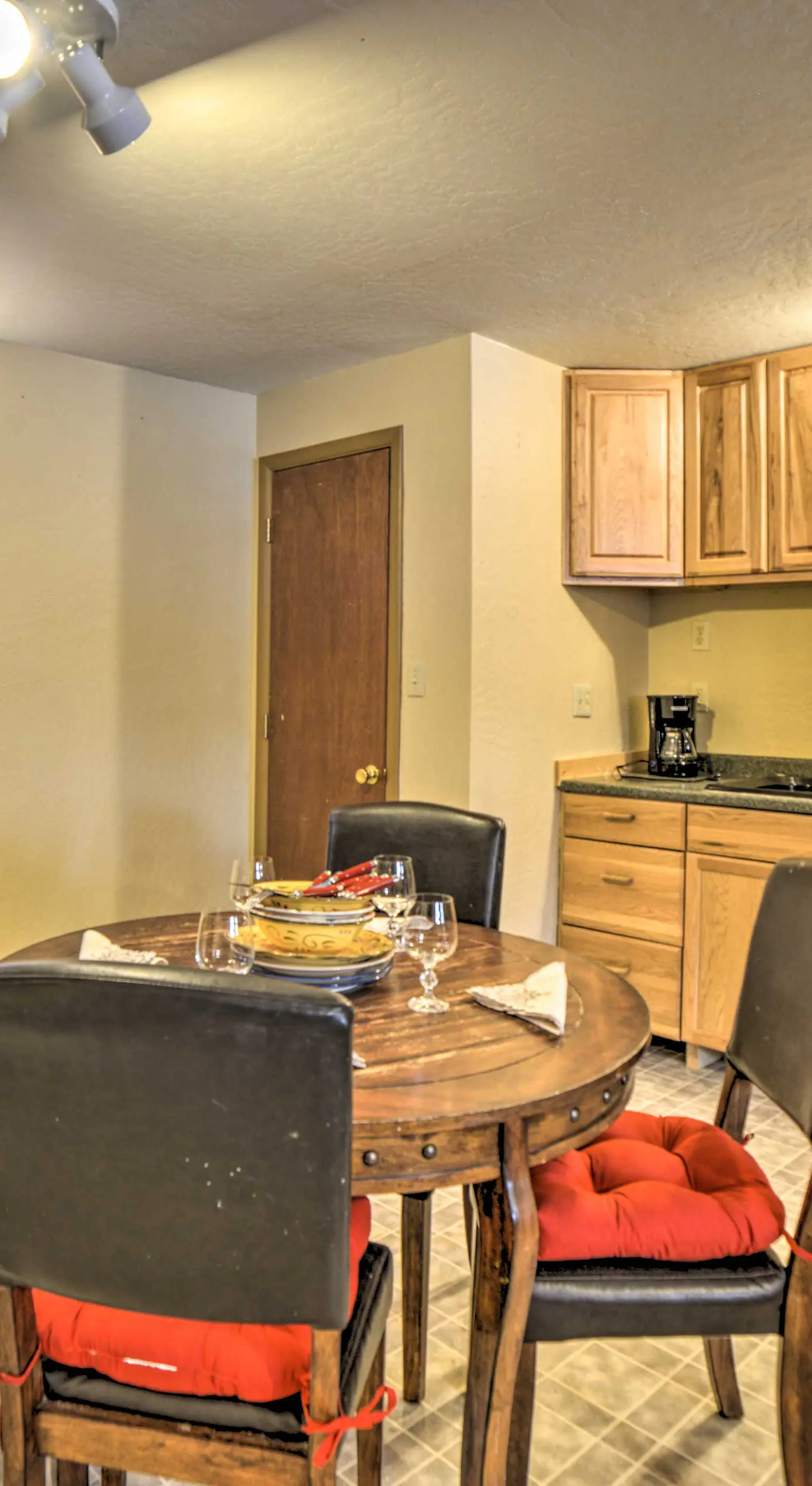 Cozy Durango Apt w/ Mtn View ~ 6 Mi to Downtown!