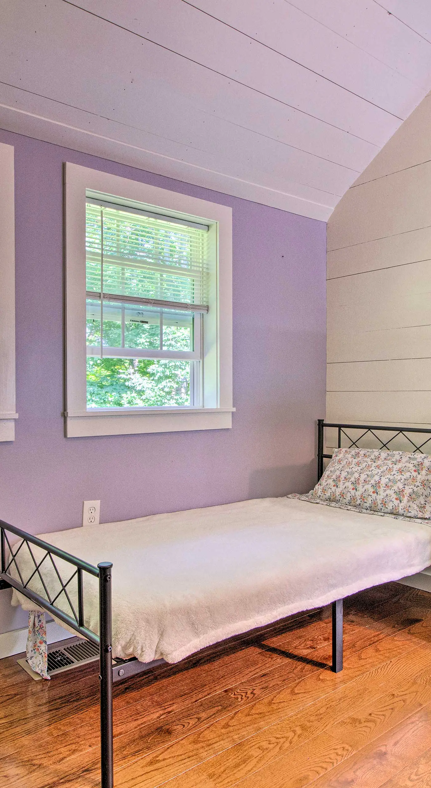 Stylish Mountain Home Near Ski, Golf + Manchester!