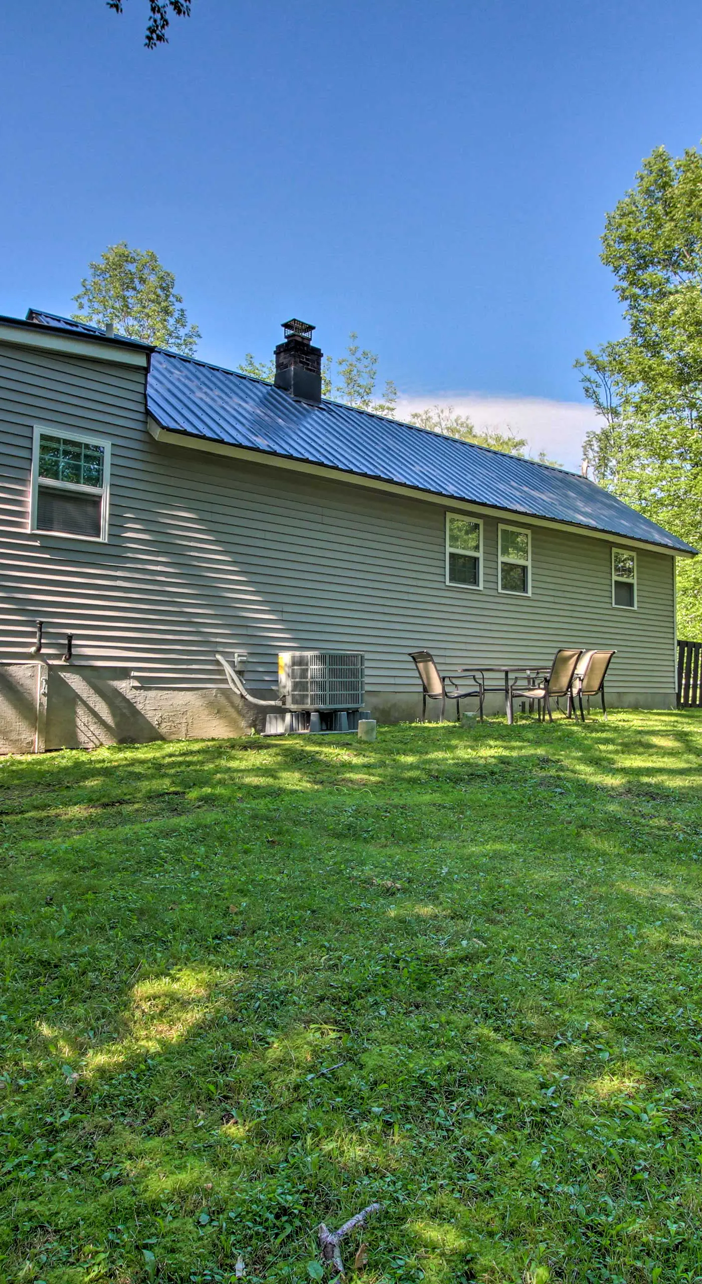 Stylish Mountain Home Near Ski, Golf + Manchester!