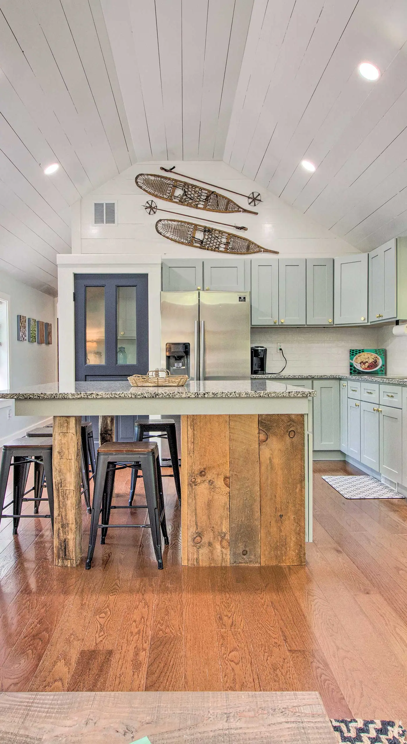Stylish Mountain Home Near Ski, Golf + Manchester!