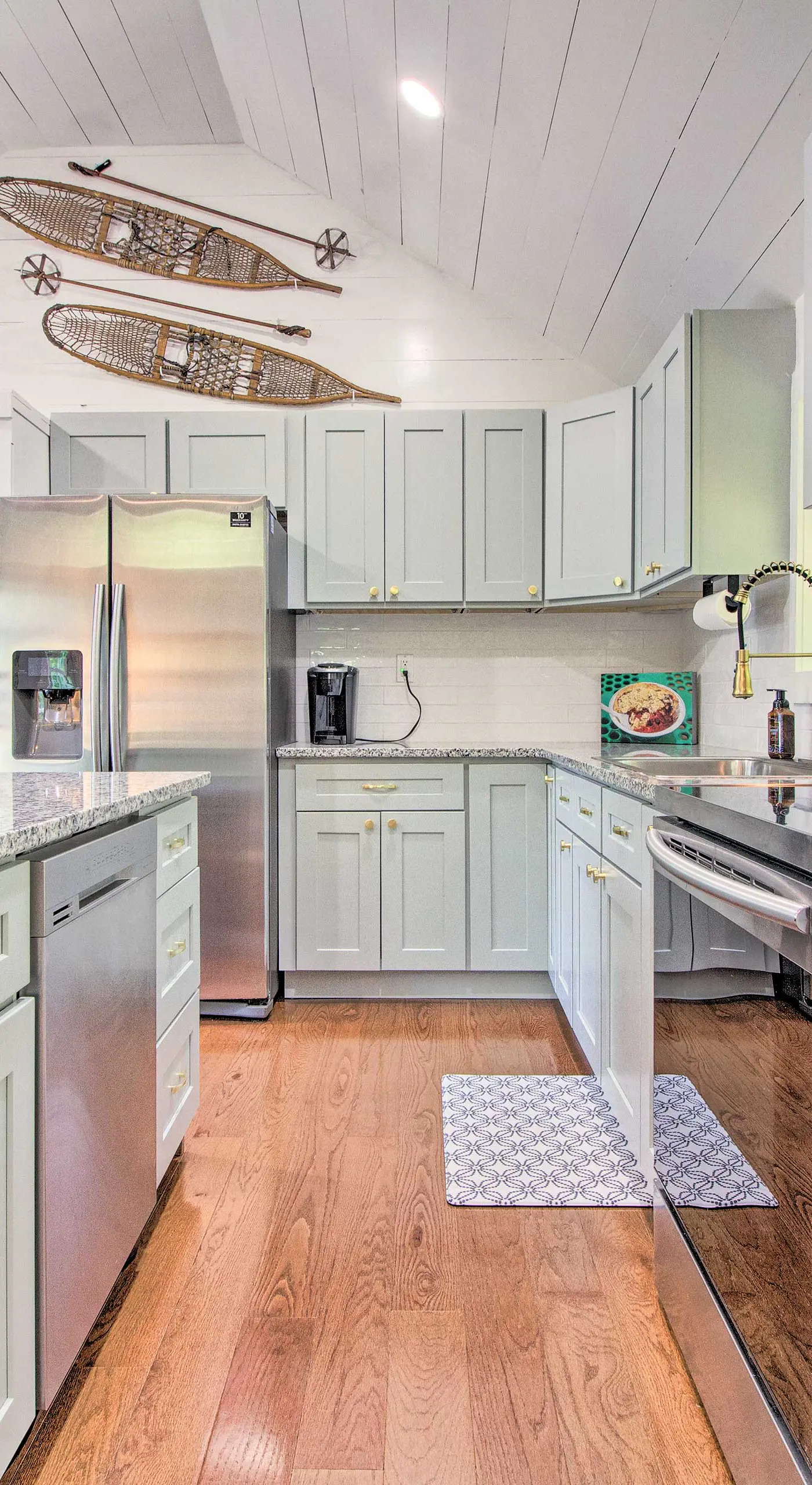 Stylish Mountain Home Near Ski, Golf + Manchester!