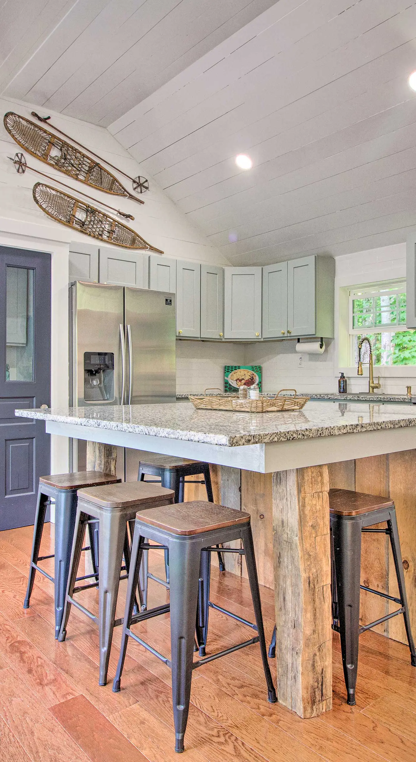 Stylish Mountain Home Near Ski, Golf + Manchester!