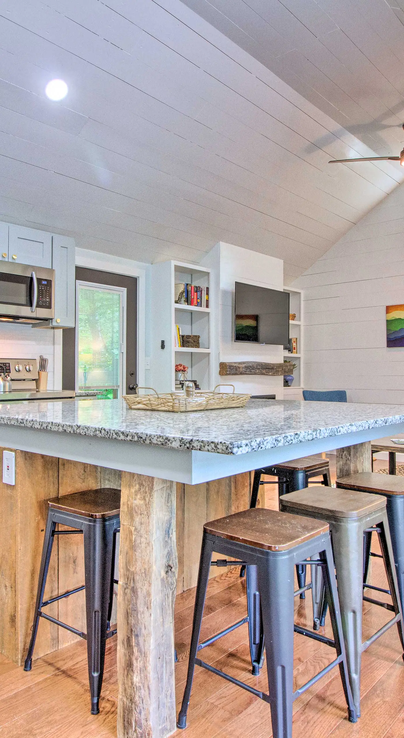 Stylish Mountain Home Near Ski, Golf + Manchester!