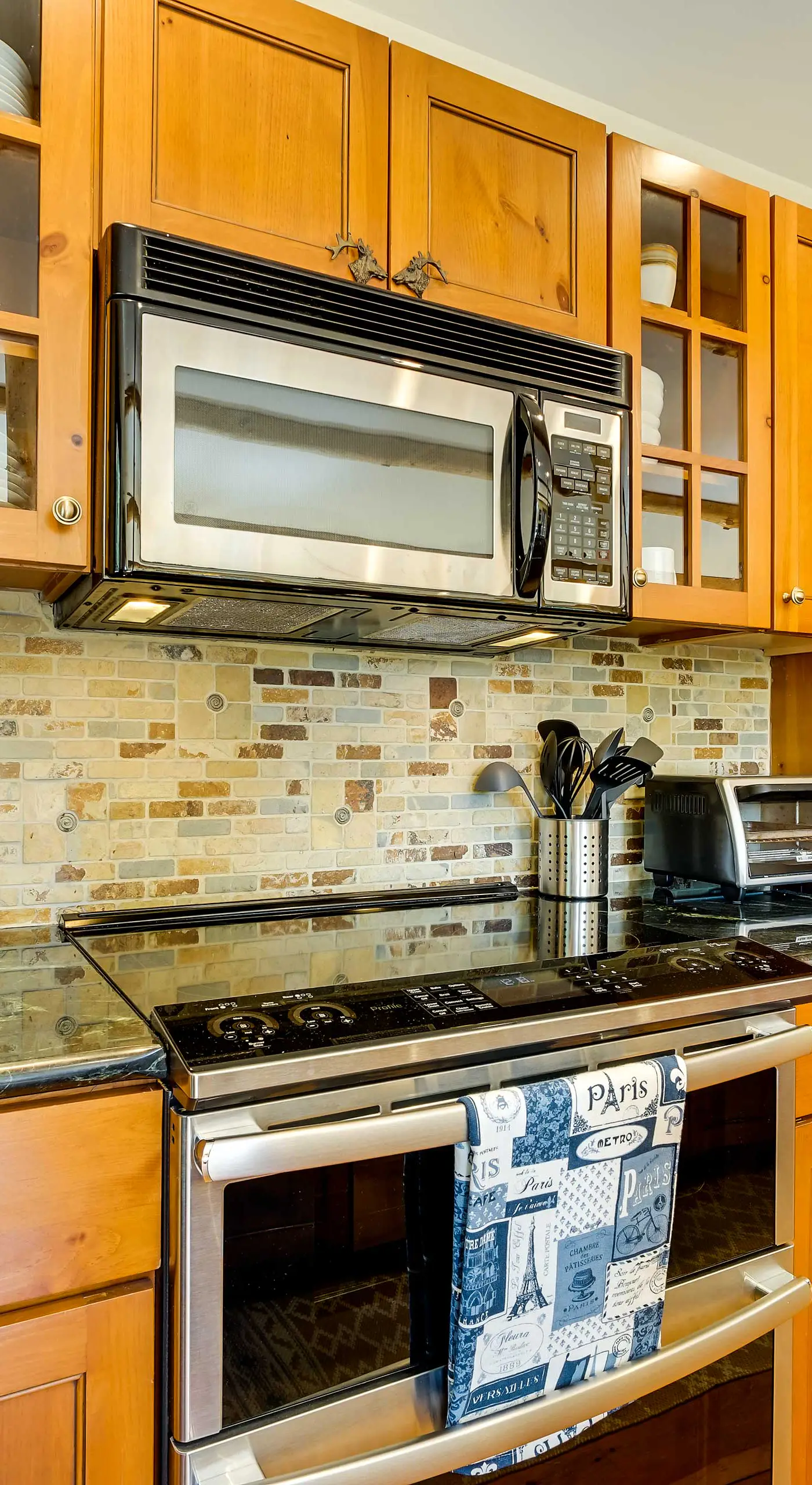 Winhall Home w/ Deck + Views, 6 Mi to Ski Slopes!