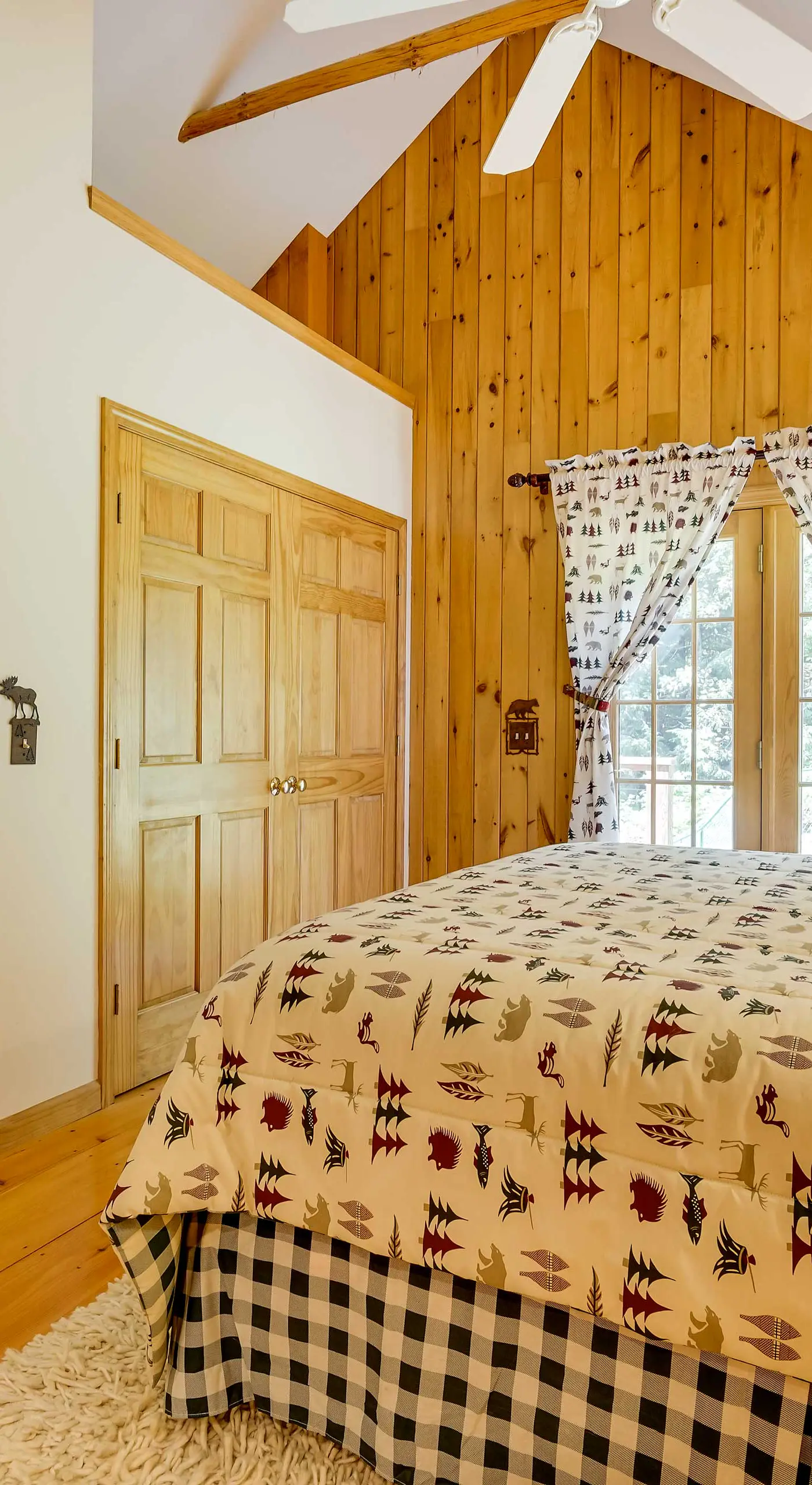 Winhall Home w/ Deck + Views, 6 Mi to Ski Slopes!