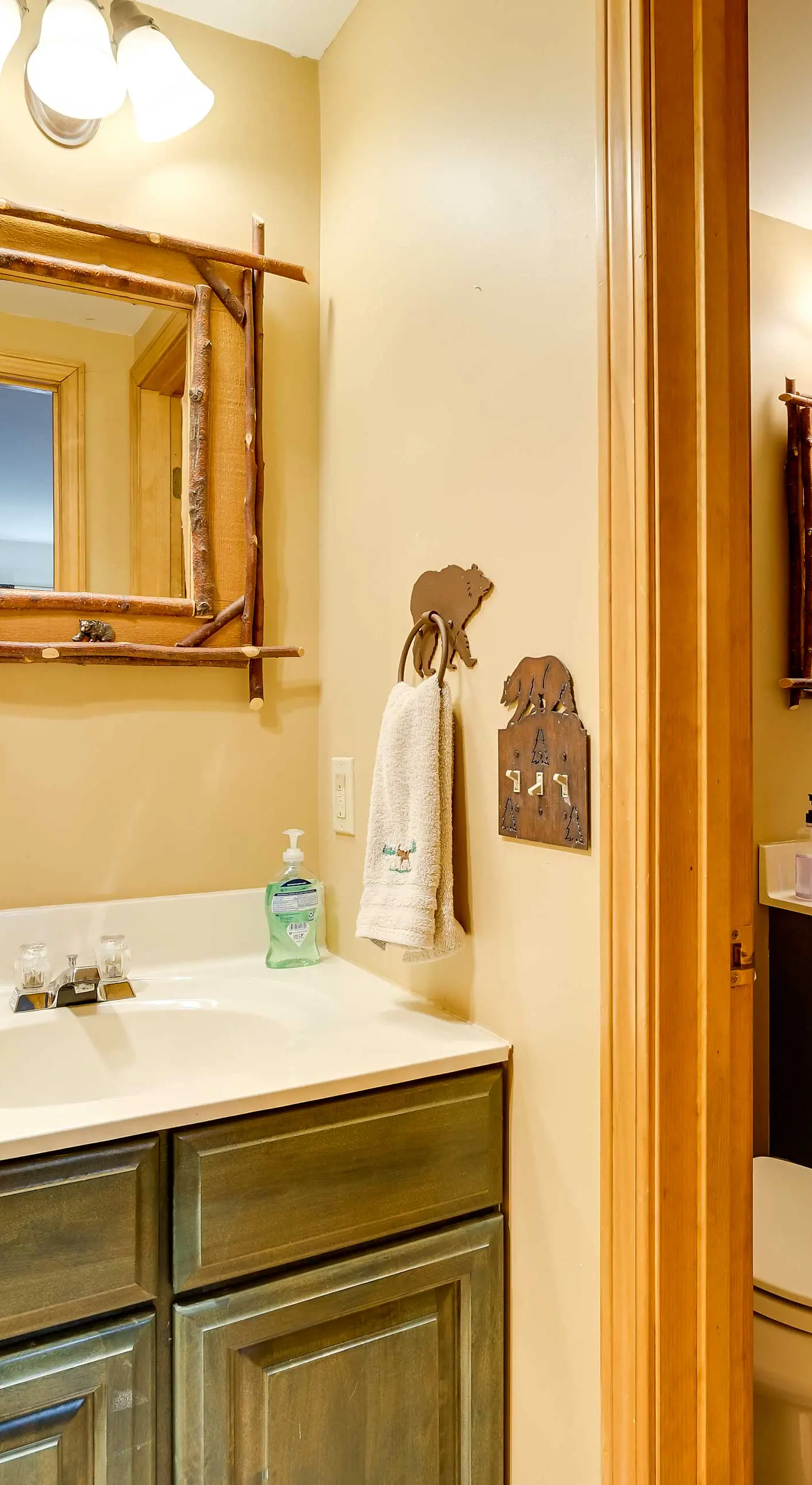 Winhall Home w/ Deck + Views, 6 Mi to Ski Slopes!