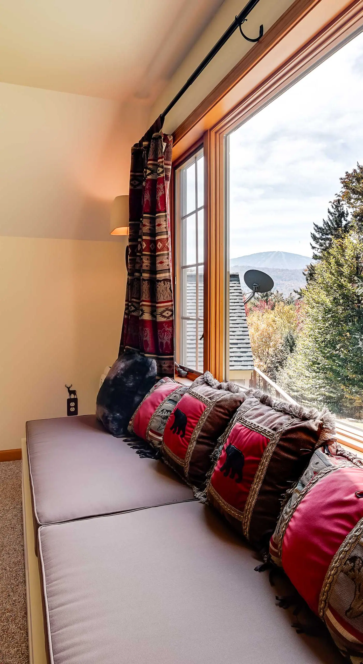Winhall Home w/ Deck + Views, 6 Mi to Ski Slopes!