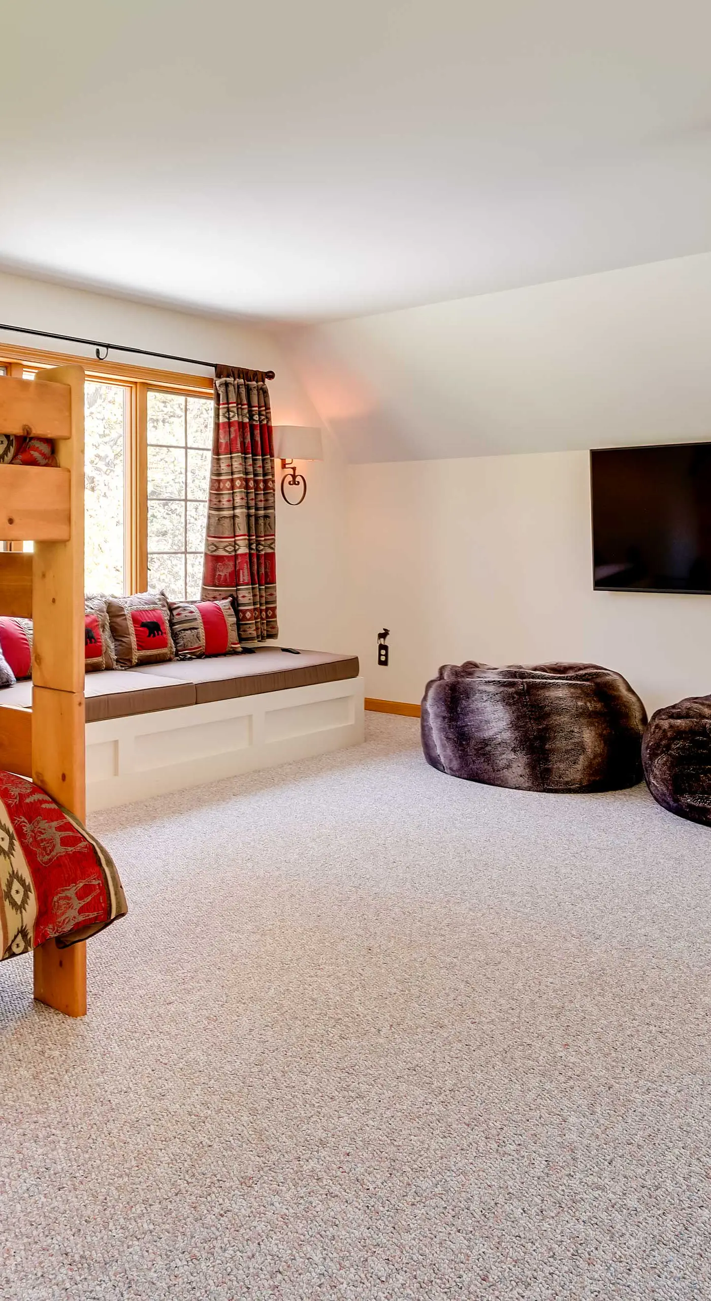 Winhall Home w/ Deck + Views, 6 Mi to Ski Slopes!