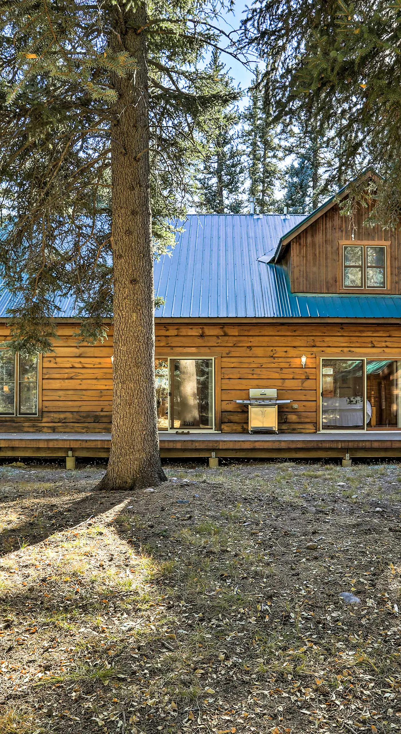 Bayfield Cabin w/ Wraparound Deck & Fire Pit