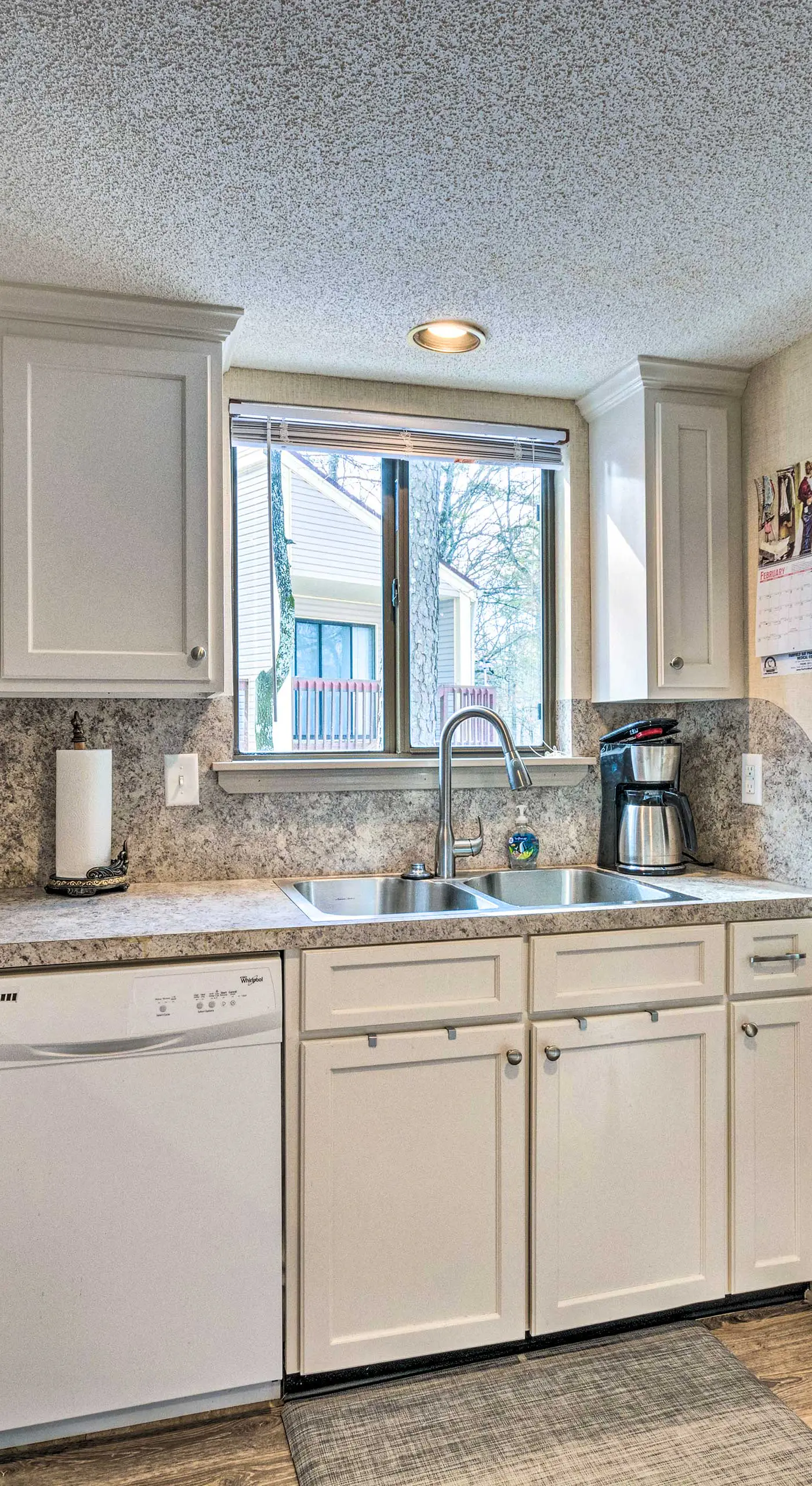 Single-Story Fairfield Bay Condo w/ Deck!