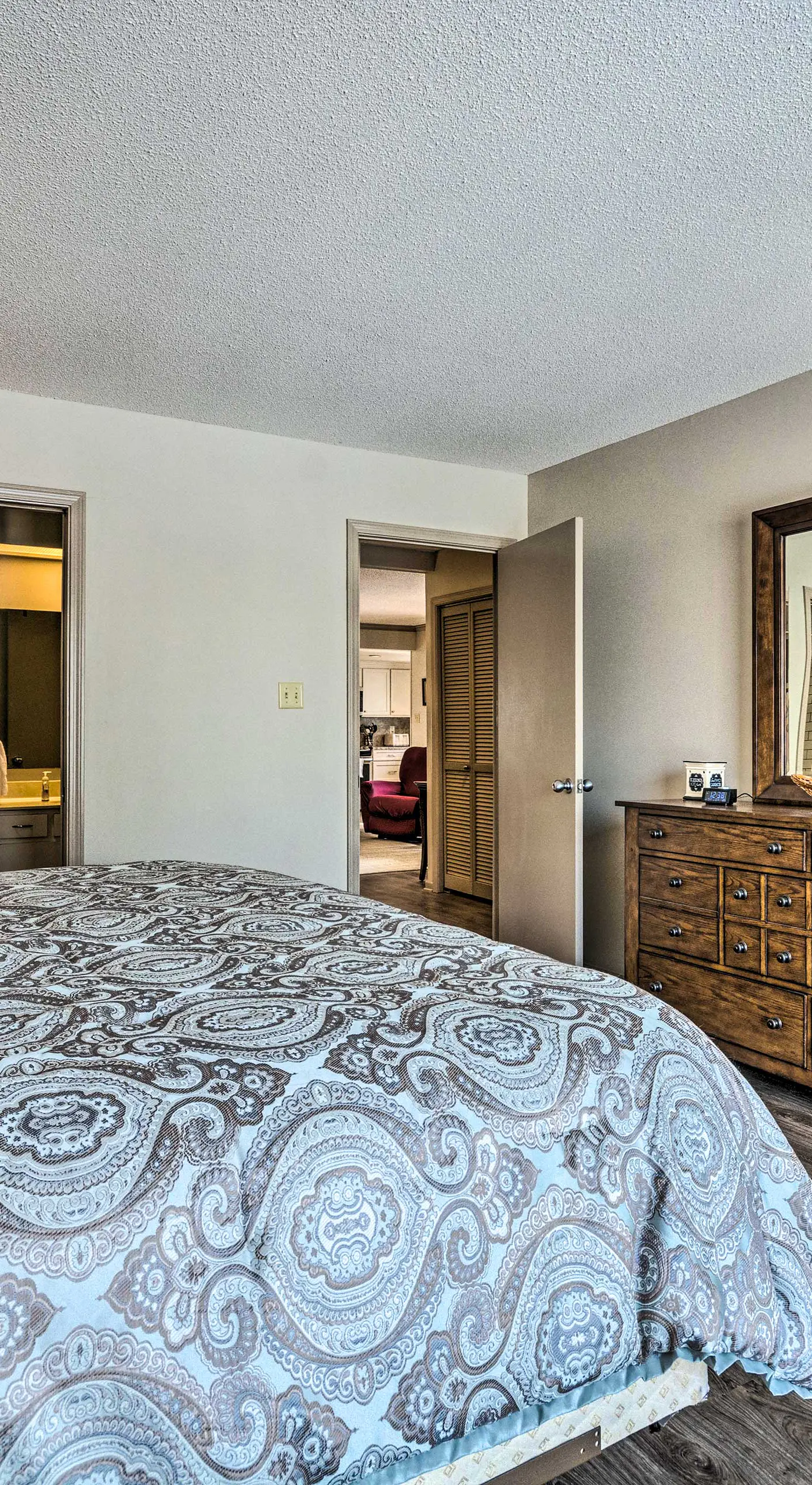Single-Story Fairfield Bay Condo w/ Deck!