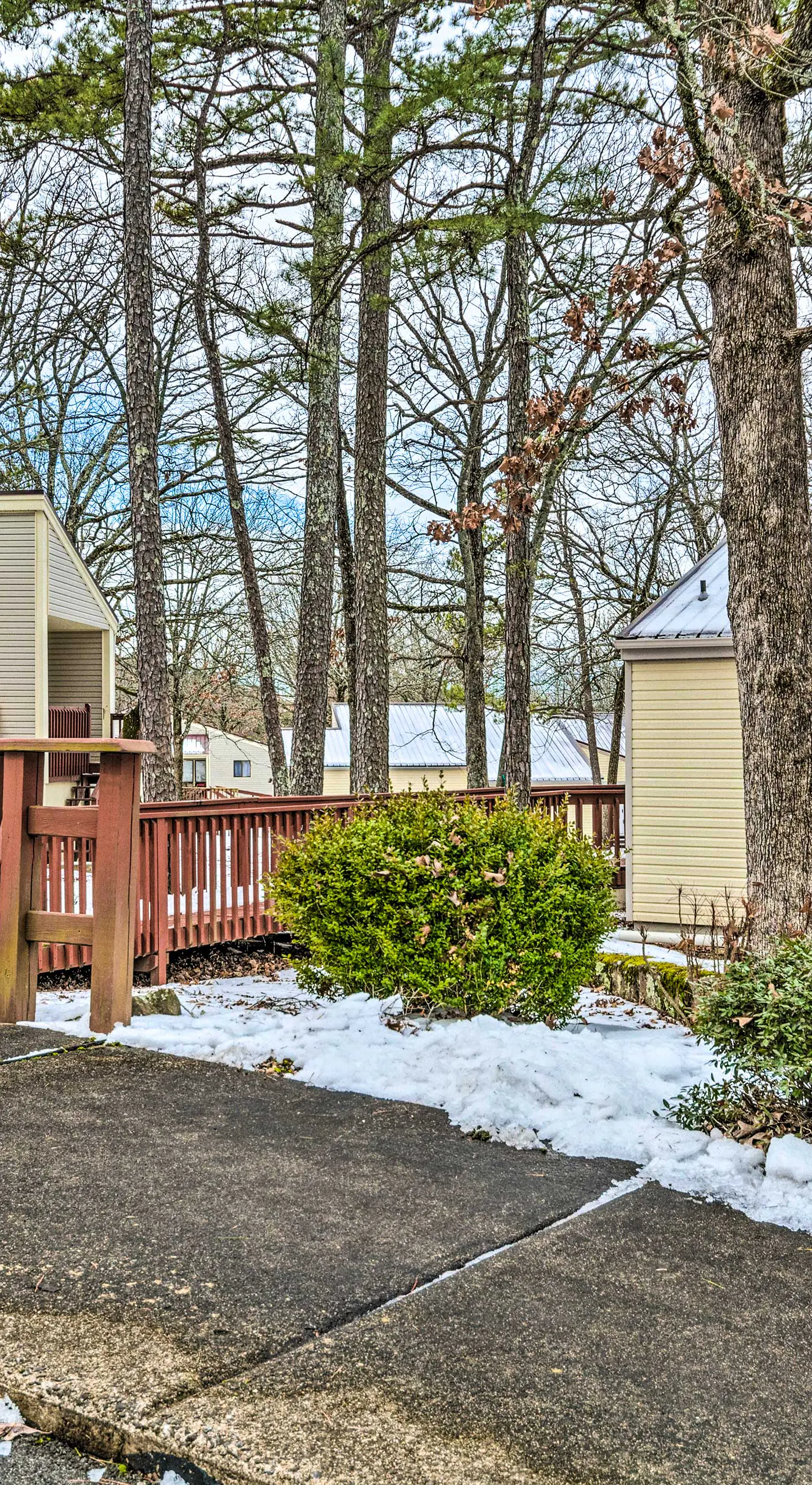 Single-Story Fairfield Bay Condo w/ Deck!