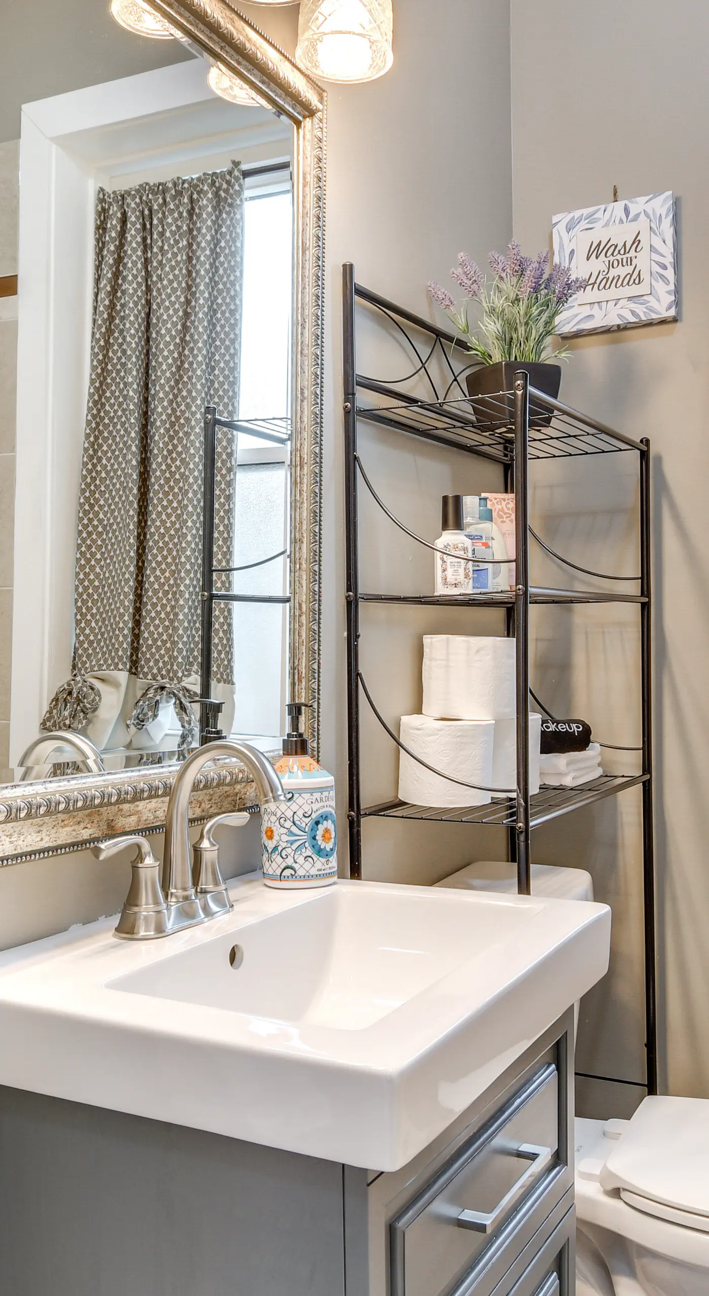 Pet-Friendly Family Apartment - Near NU Campus!