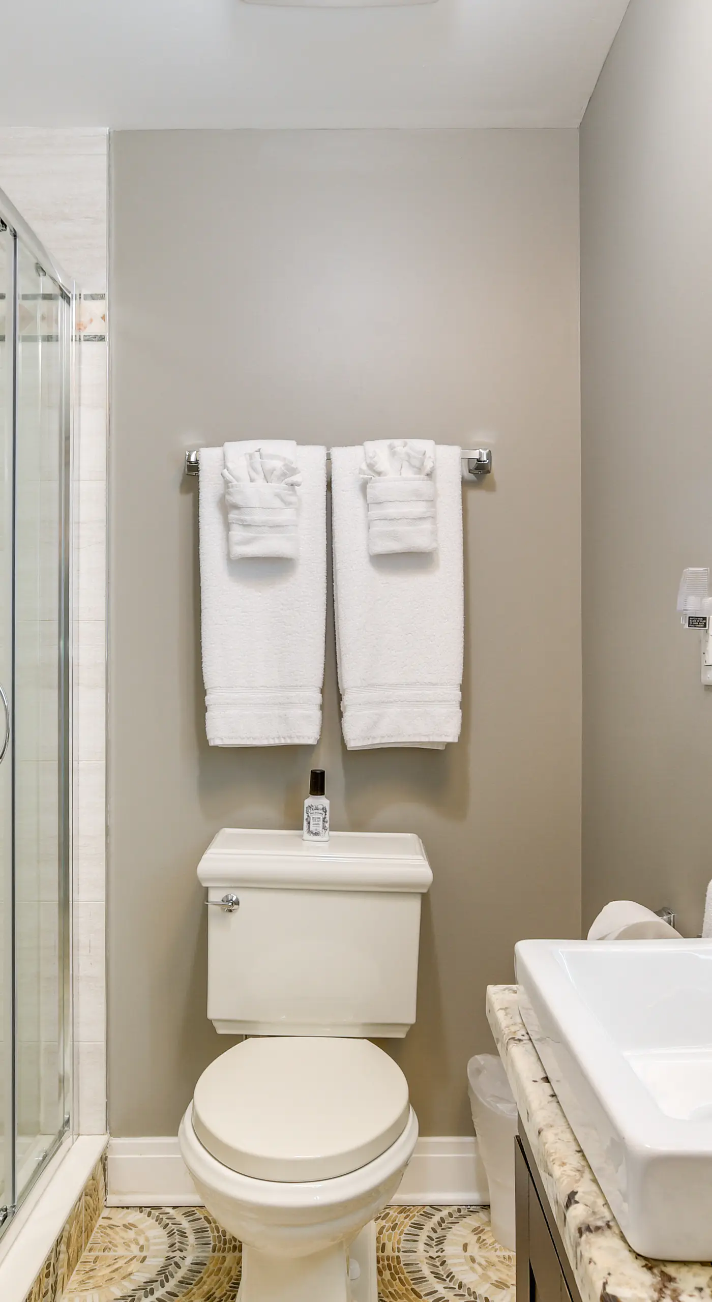 Pet-Friendly Family Apartment - Near NU Campus!