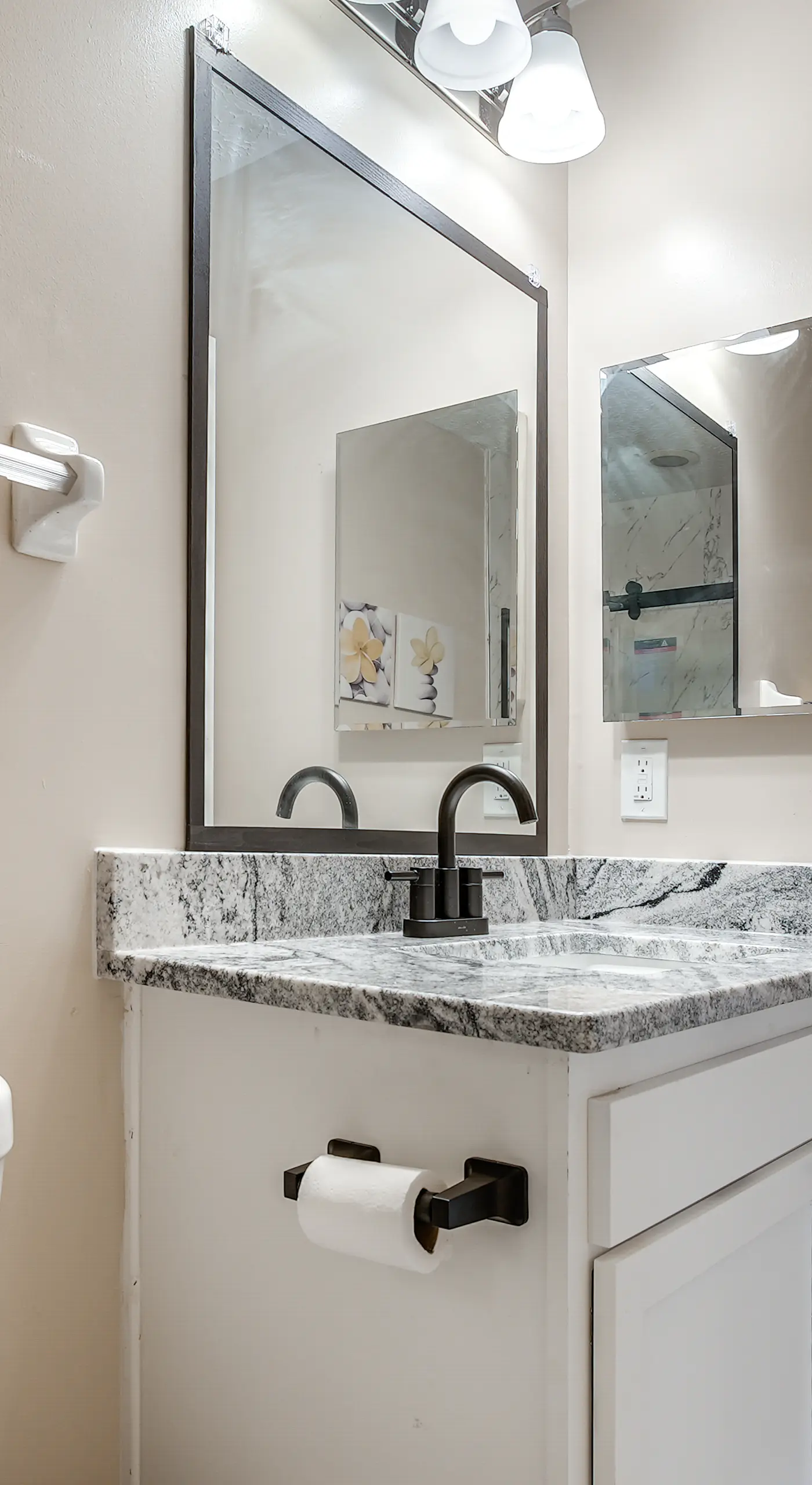 8 Mi to Downtown: Pet-Friendly Columbus Home