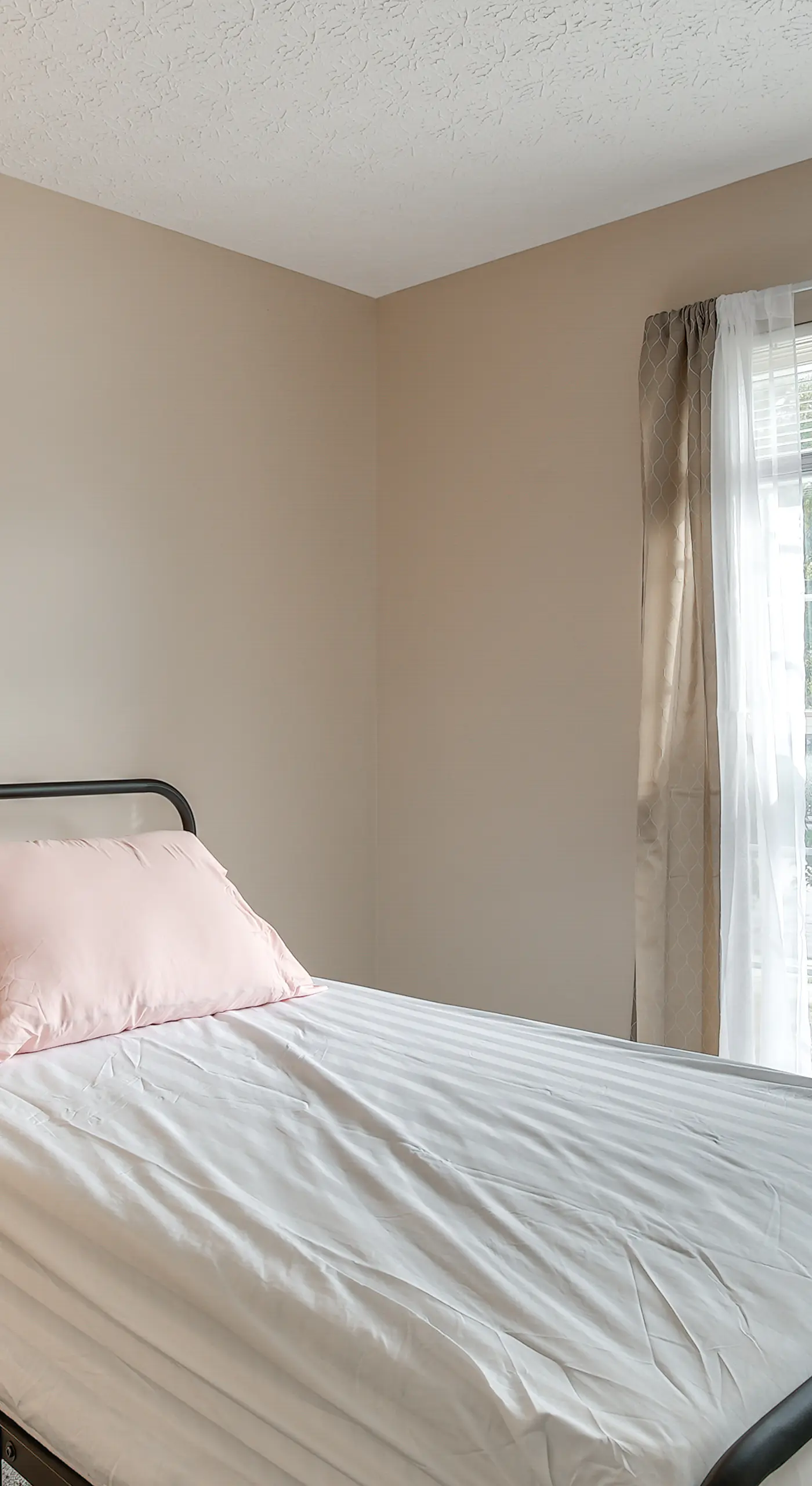 8 Mi to Downtown: Pet-Friendly Columbus Home