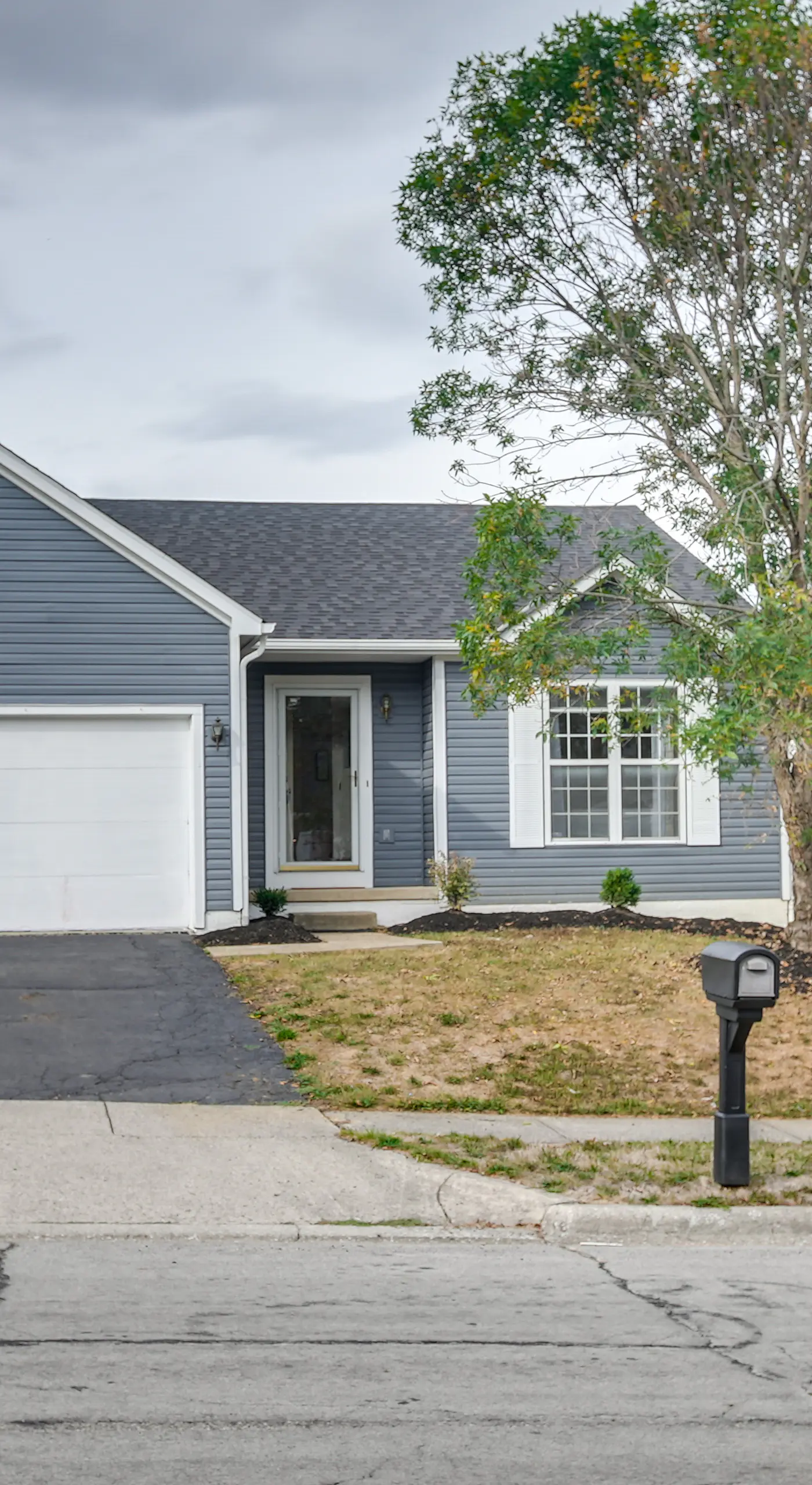 8 Mi to Downtown: Pet-Friendly Columbus Home